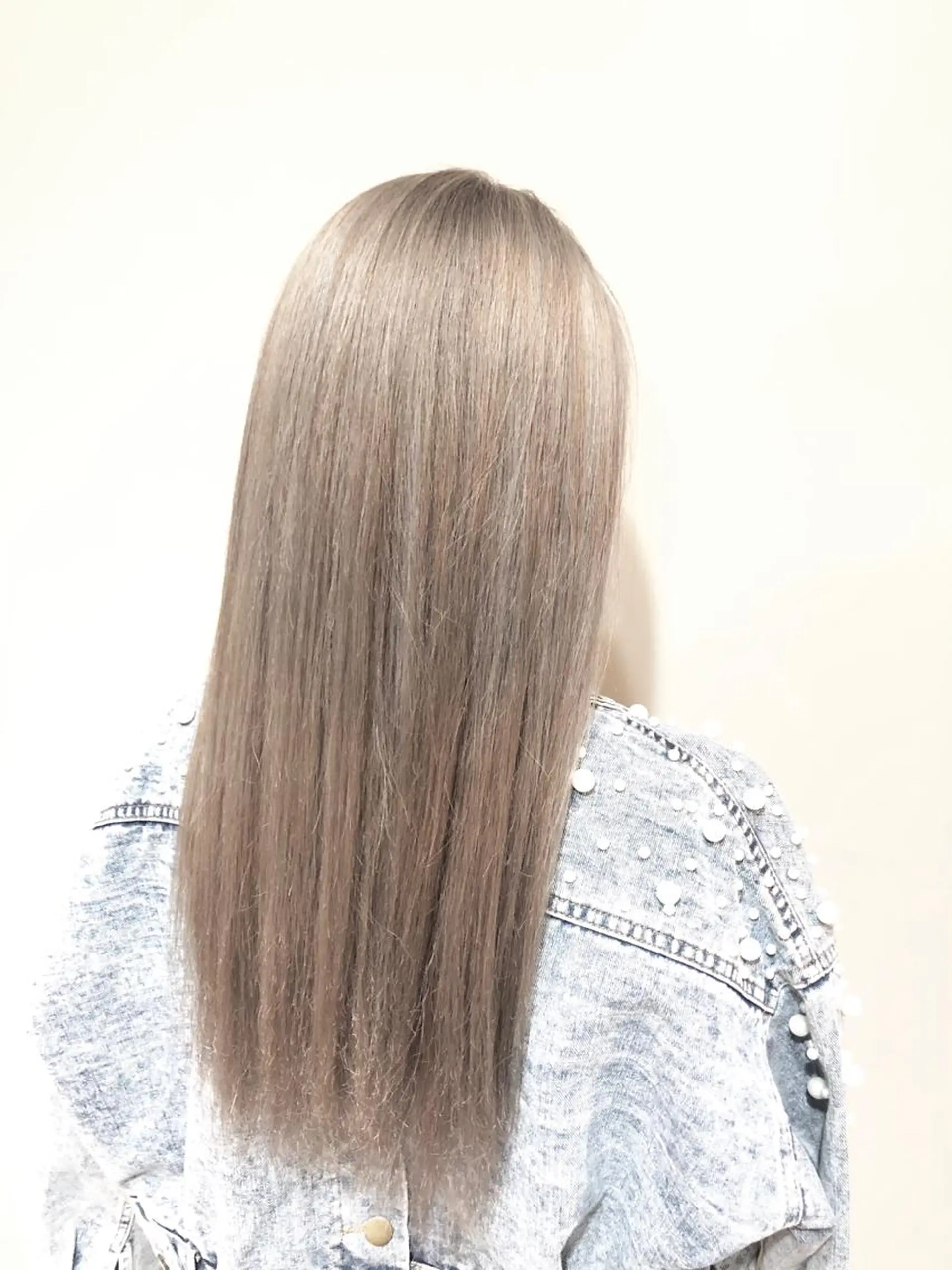 ロング カラー グレージュ ハイトーンカラー ハイトーングレージュ ヘアカラー トリートメント 💓シールエクステ ルミエールのヘアスタイル