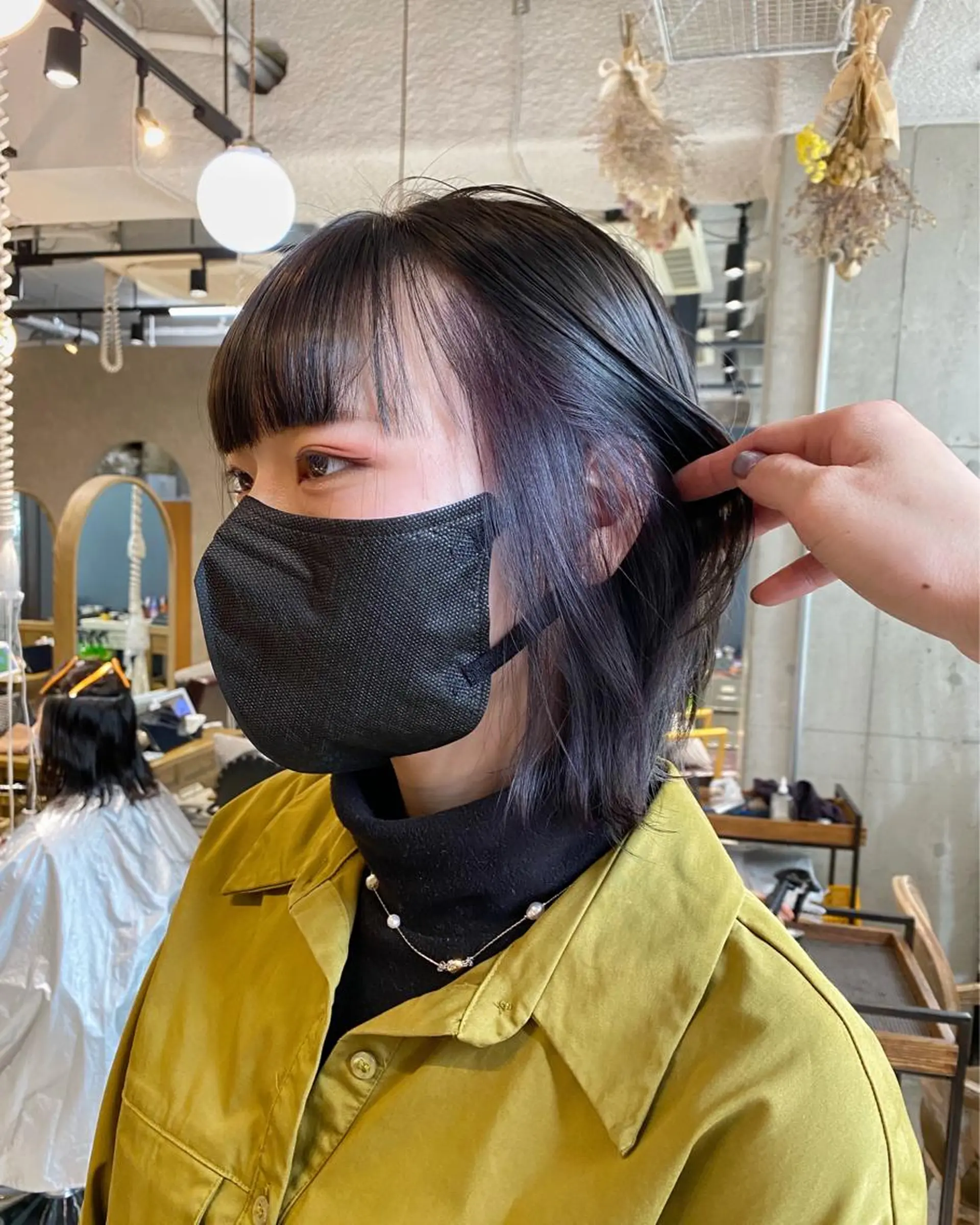 ミディアム カラー ブリーチ デザインカラー イヤリングカラー & Graph. 立川🥣🌿のヘアスタイル