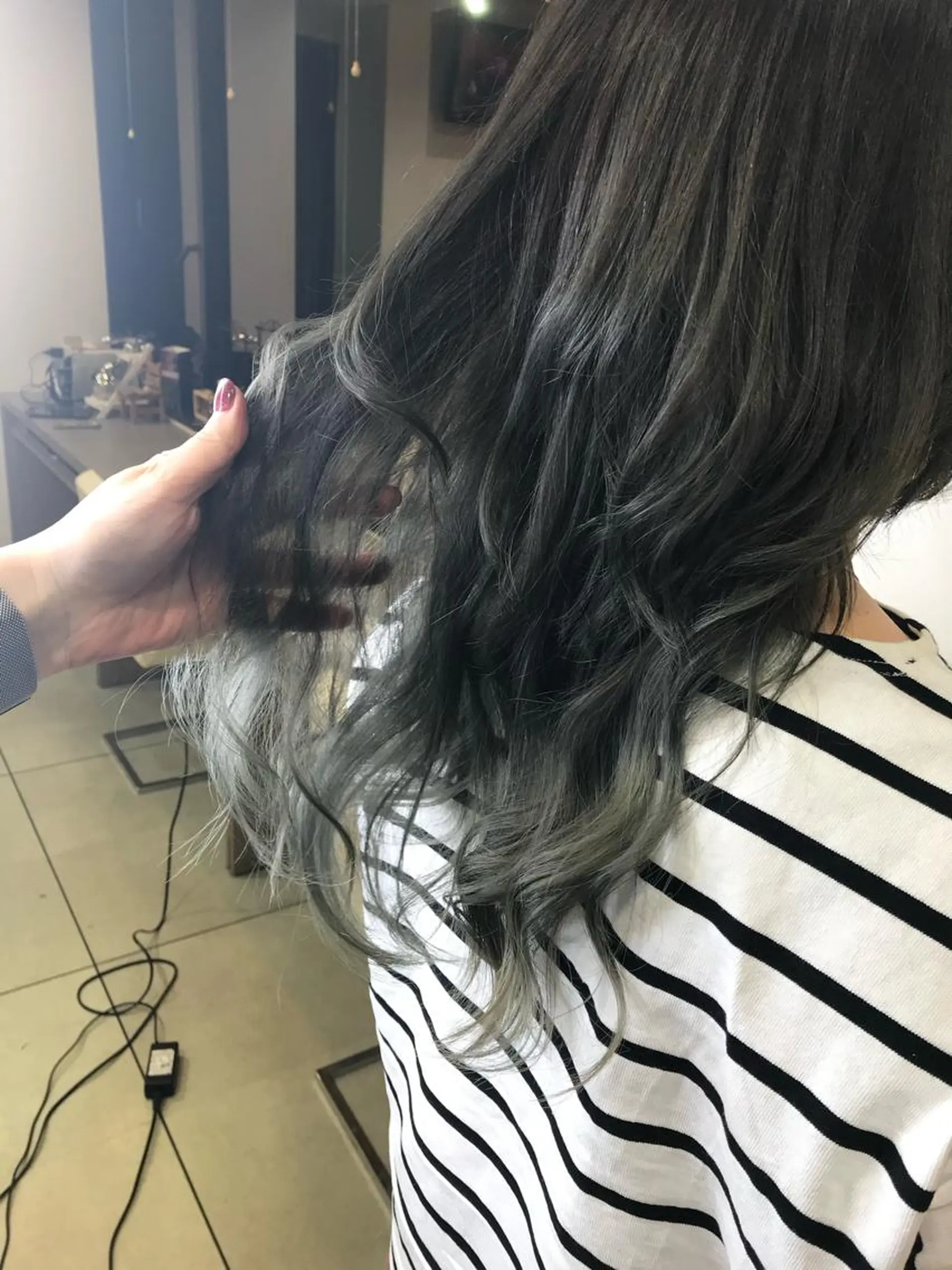 ロング カラー グラデーションカラー グレージュ アイスグレージュ ヘアカラー トリートメント 松佐 ゆかりのヘアスタイル