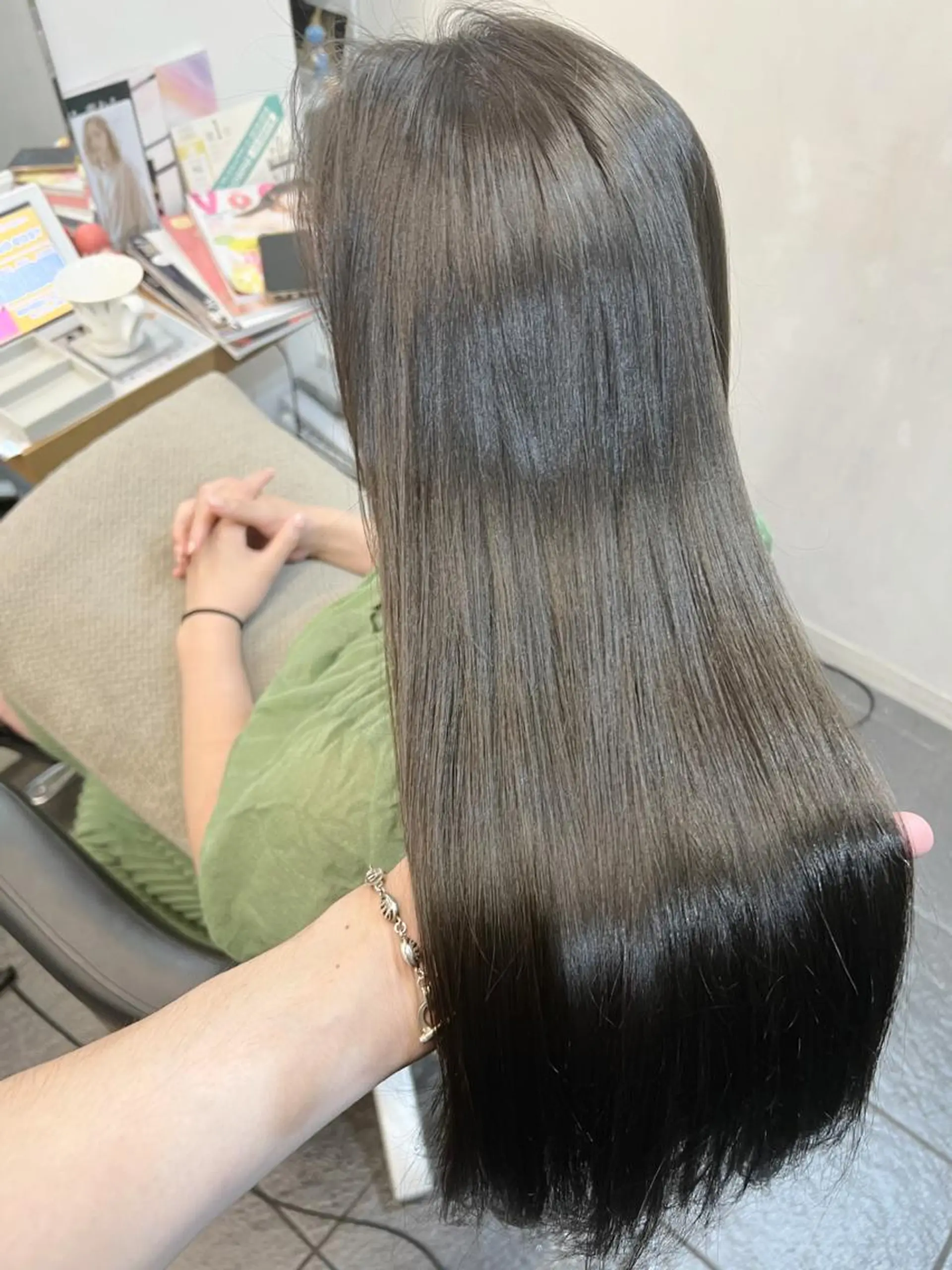 カラー ブリーチ グレージュ ブリーチなしカラー オリーブグレージュ オリーブグレー ヘアカラー トリートメント ヘッドスパ グレージュ/髪質改善 Yamato.hのヘアスタイル