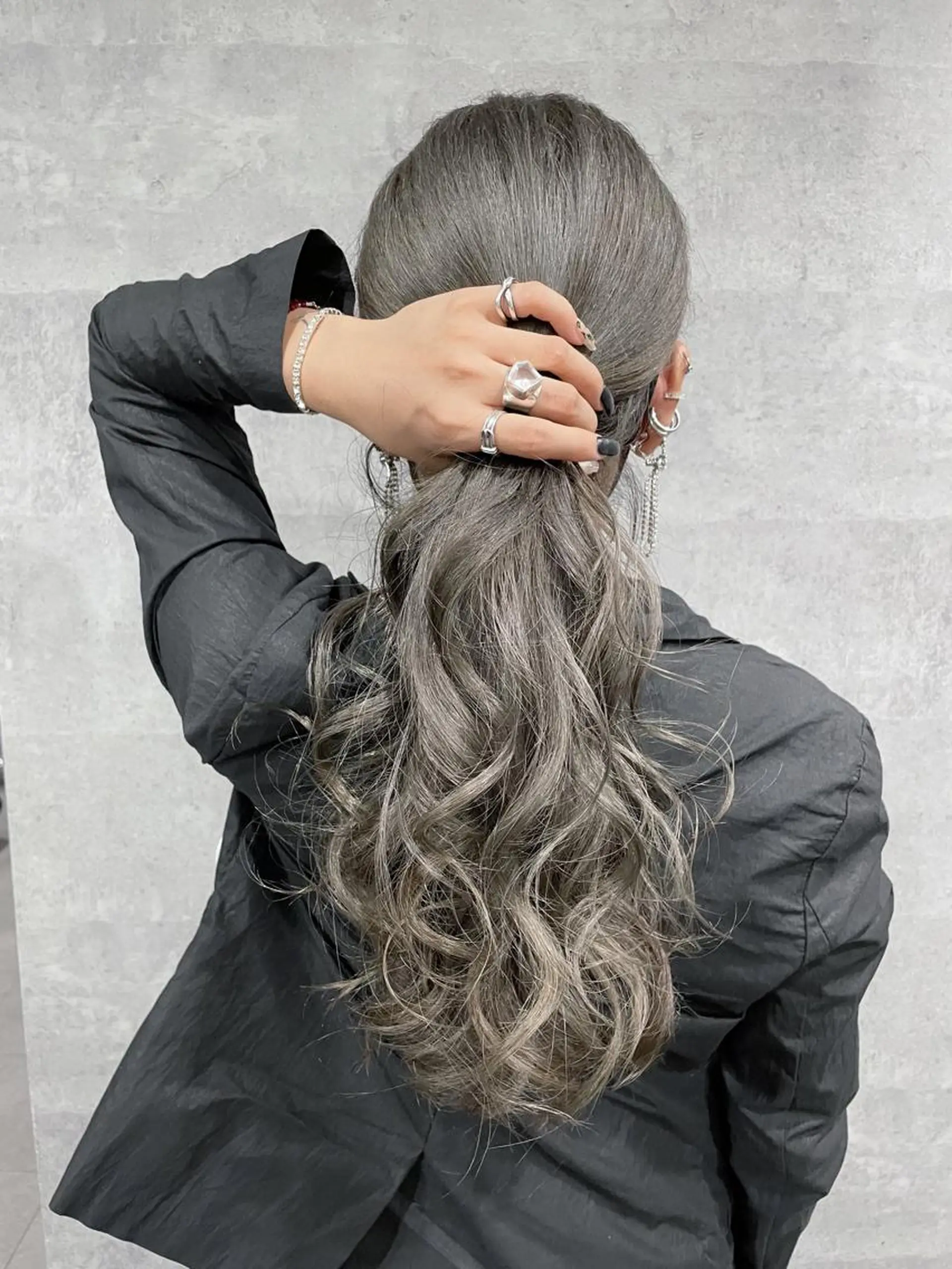 ロング カラー ブリーチ グレージュ _WHITE 天神店 YUMEKA🐻のヘアスタイル
