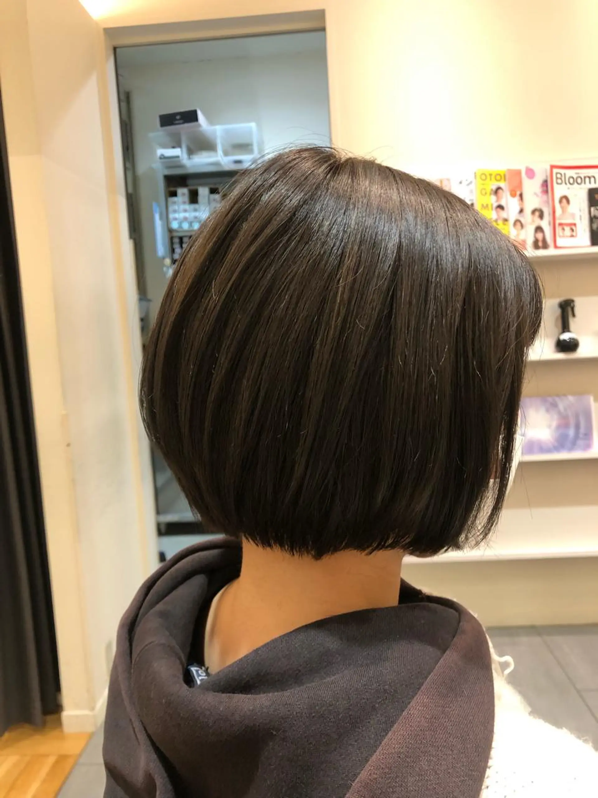 ショート カラー パーマ ヘアアレンジ ボブ ショートヘア コテ巻きパーマ 阪上 沙織のヘアスタイル