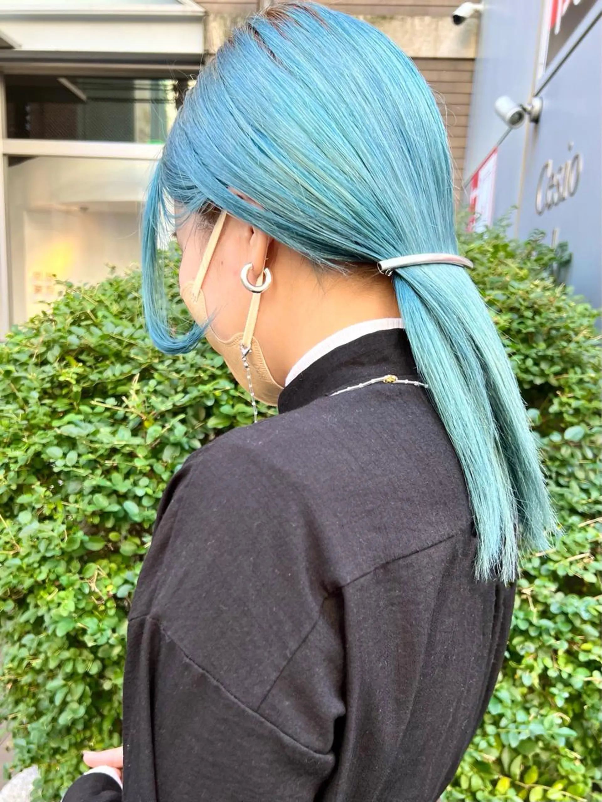 セミロング カラー ブルーカラー カット ヘアカラー トリートメント RAIMA ケアハイトーンのヘアスタイル