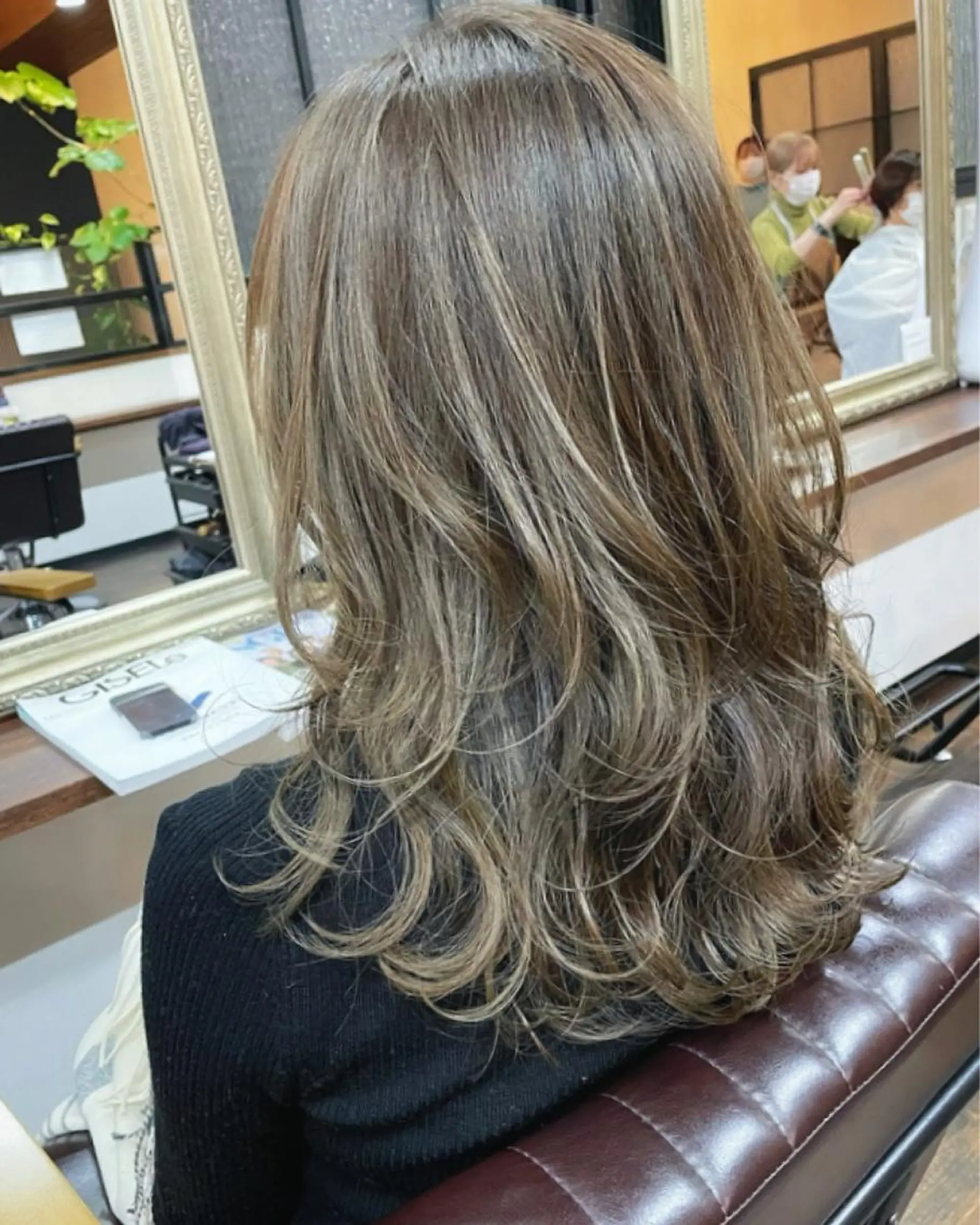 セミロング ハイライト レイヤーカット カット ヘアカラー Beauty Salon  peige所属・peige 斉藤✨大人ヘアー✨のヘアスタイル