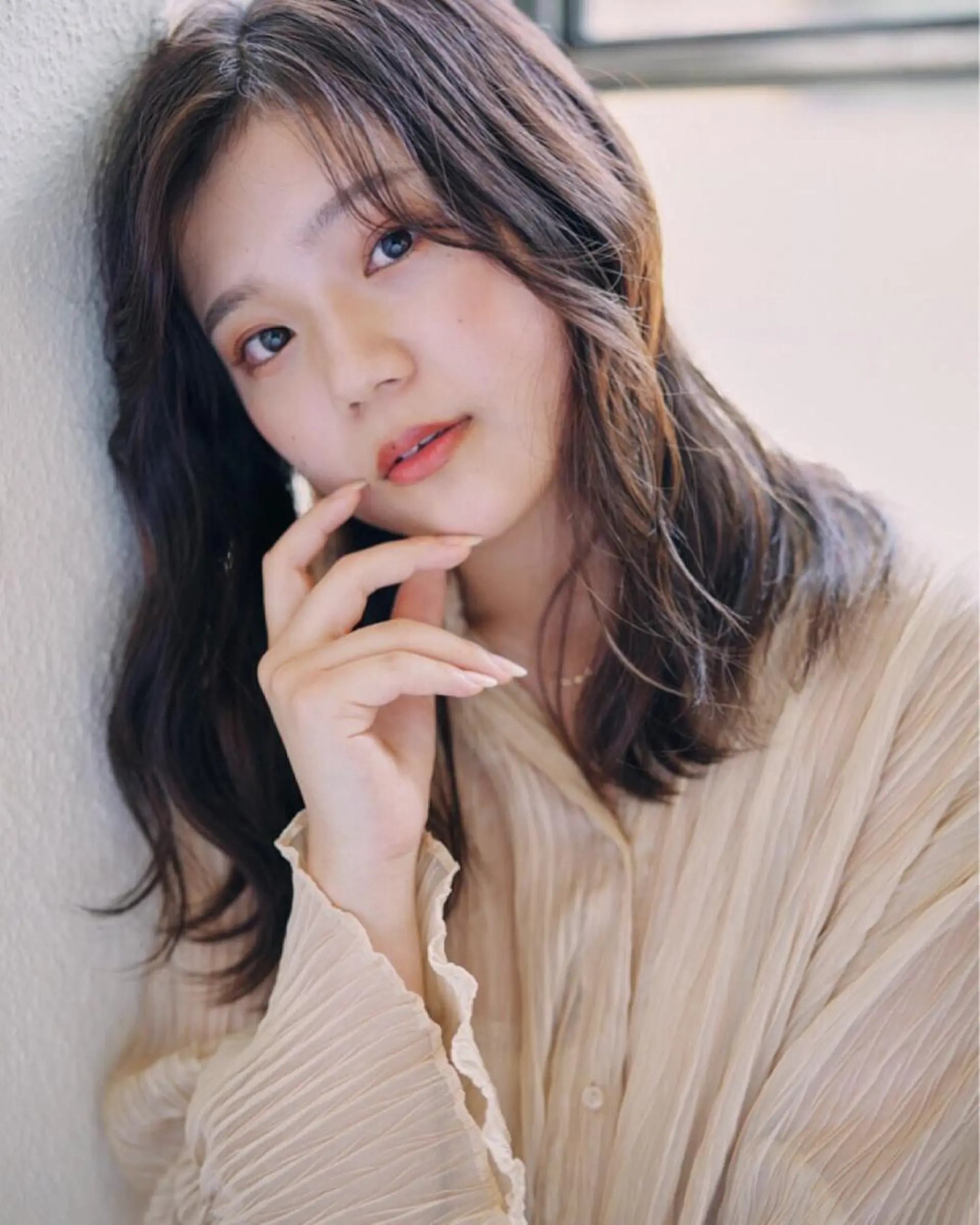 セミロング カラー 岡村 玲奈のヘアスタイル