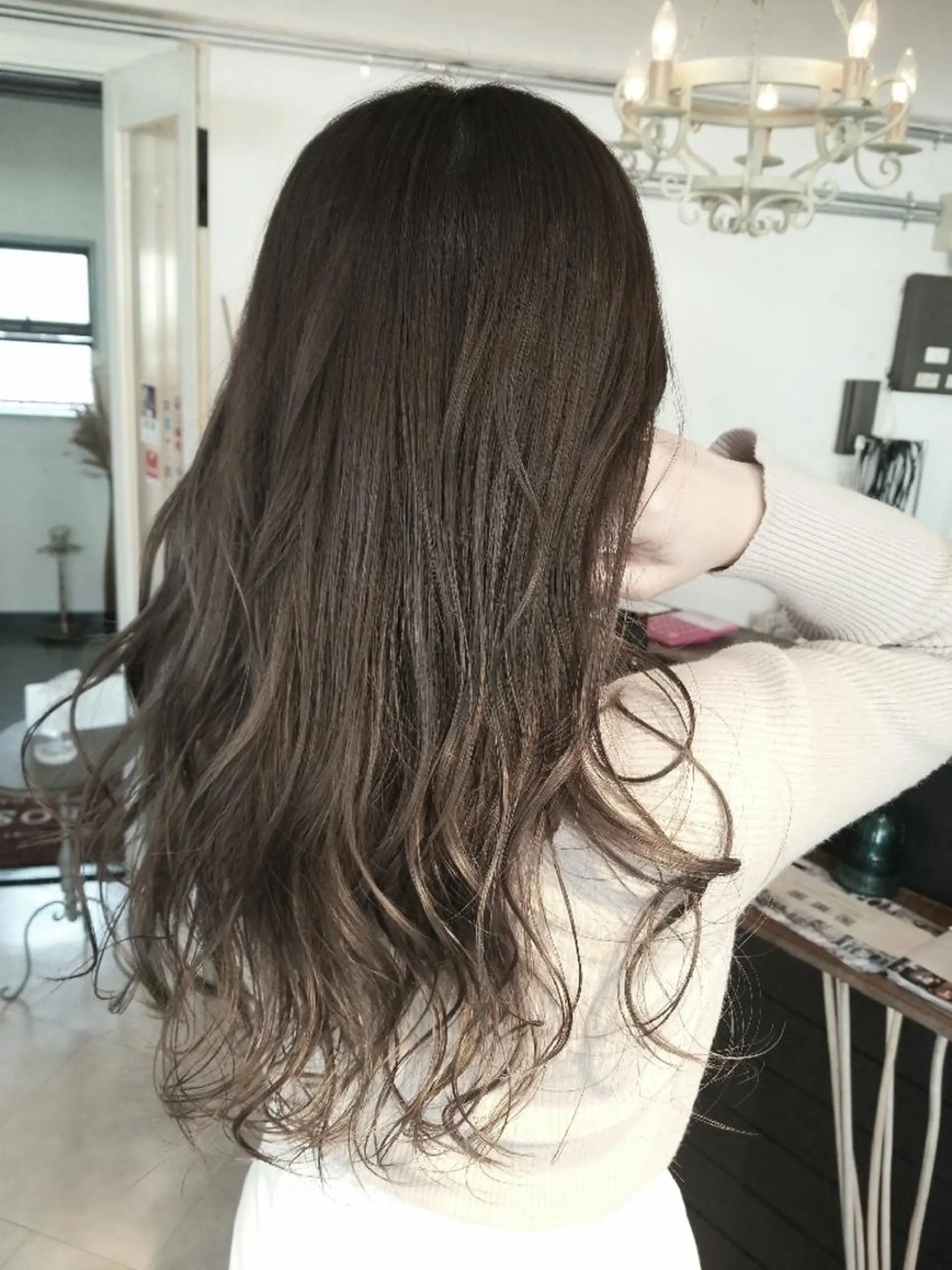 ロング カラー グレージュ カット ヘアカラー トリートメント すずき えりのヘアスタイル