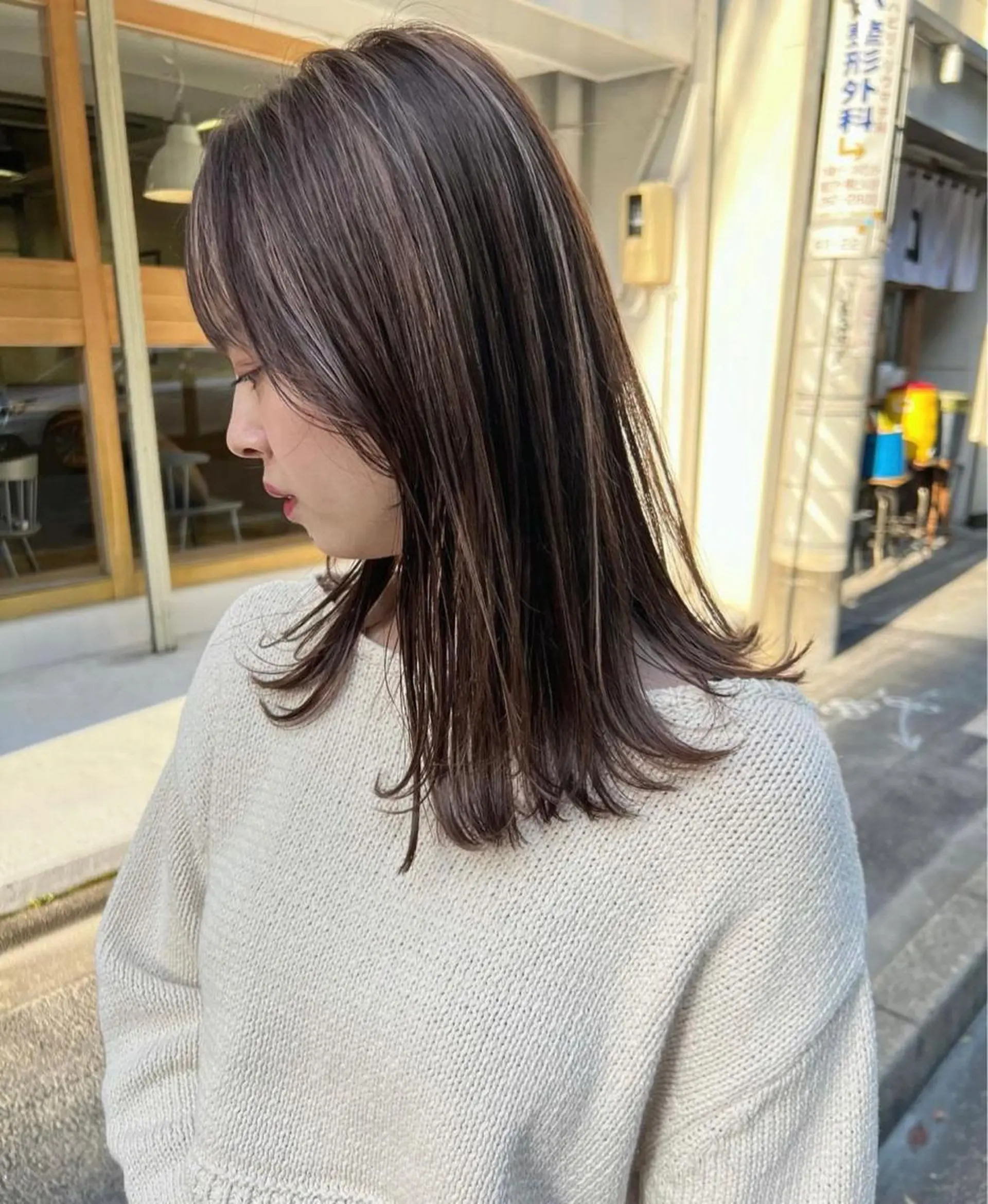 ミディアム ボブ/ハイトーン YUIのヘアスタイル