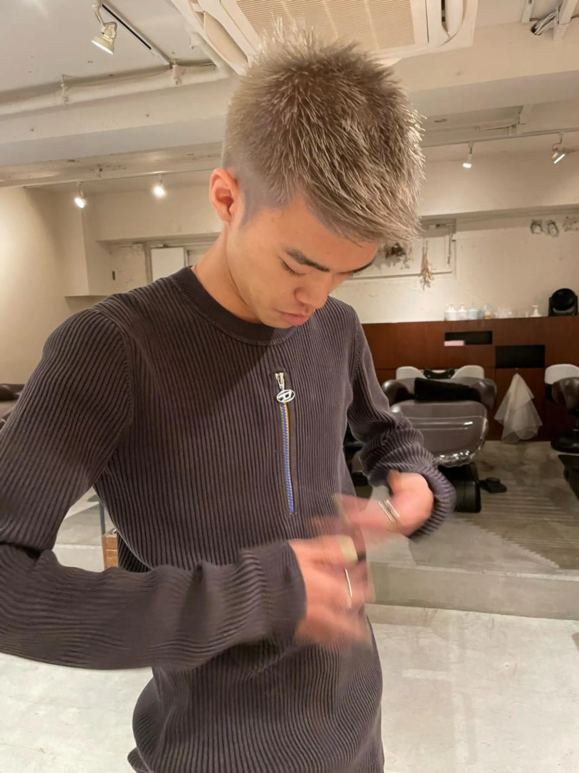 ショート カラー ブリーチ ダブルカラー グレージュ ファッションに 溶け込むstyleのヘアスタイル