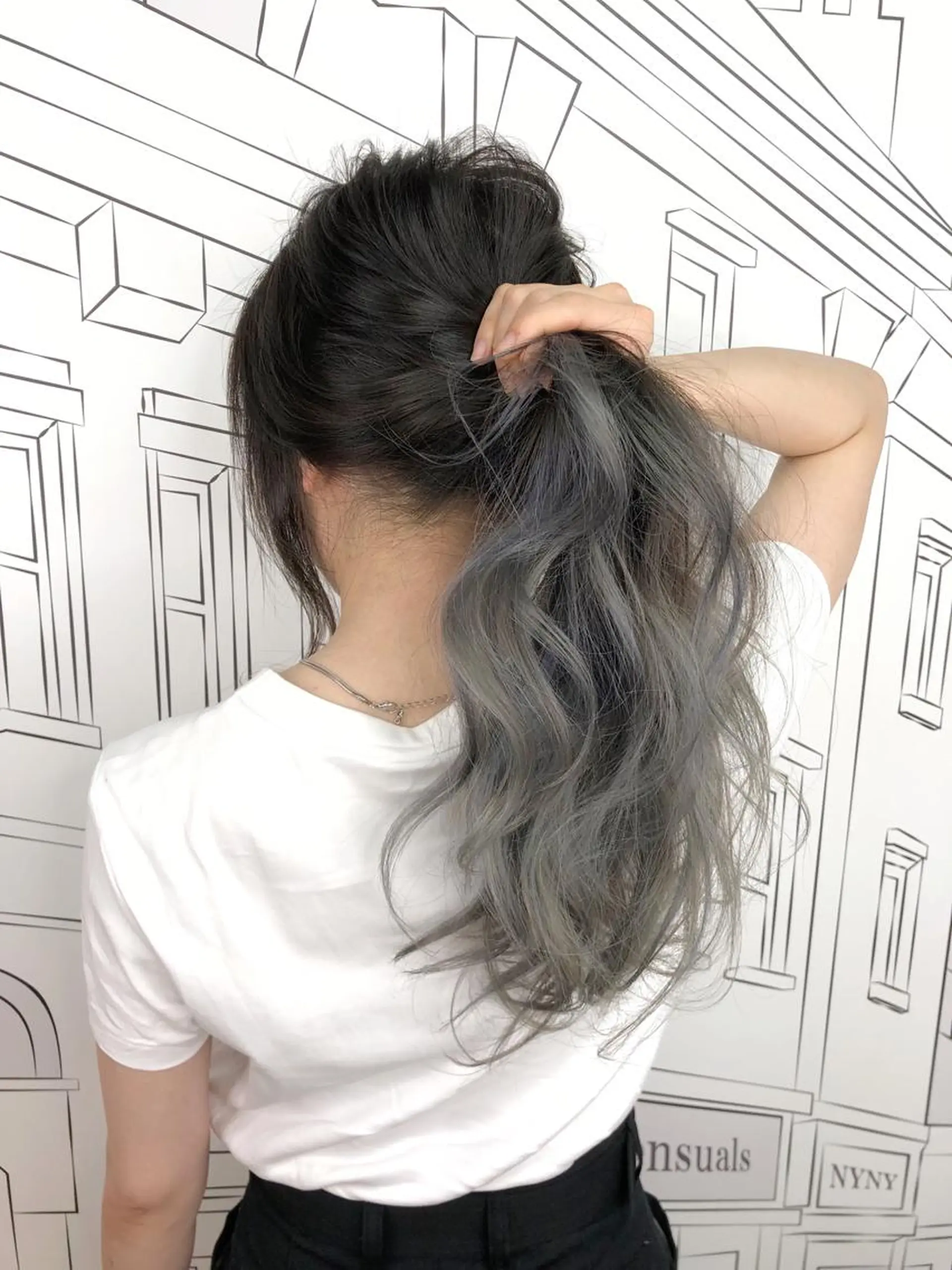 ミディアム カラー アッシュ グラデーションカラー シルバー レイヤー⭐️カラー ⭐️平川雅史のヘアスタイル