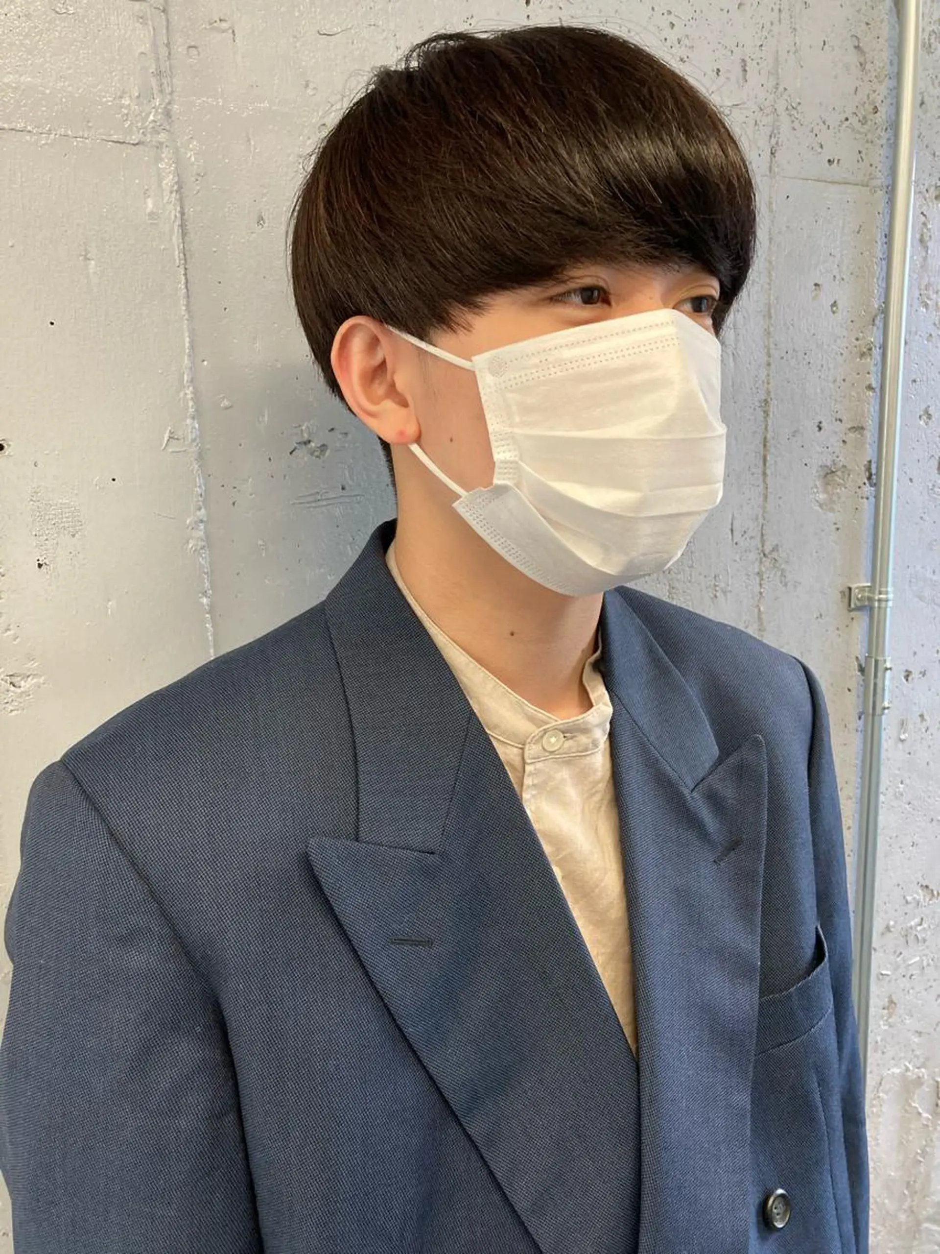 メンズ マッシュ 顔まわりレイヤー デザインカットのヘアスタイル