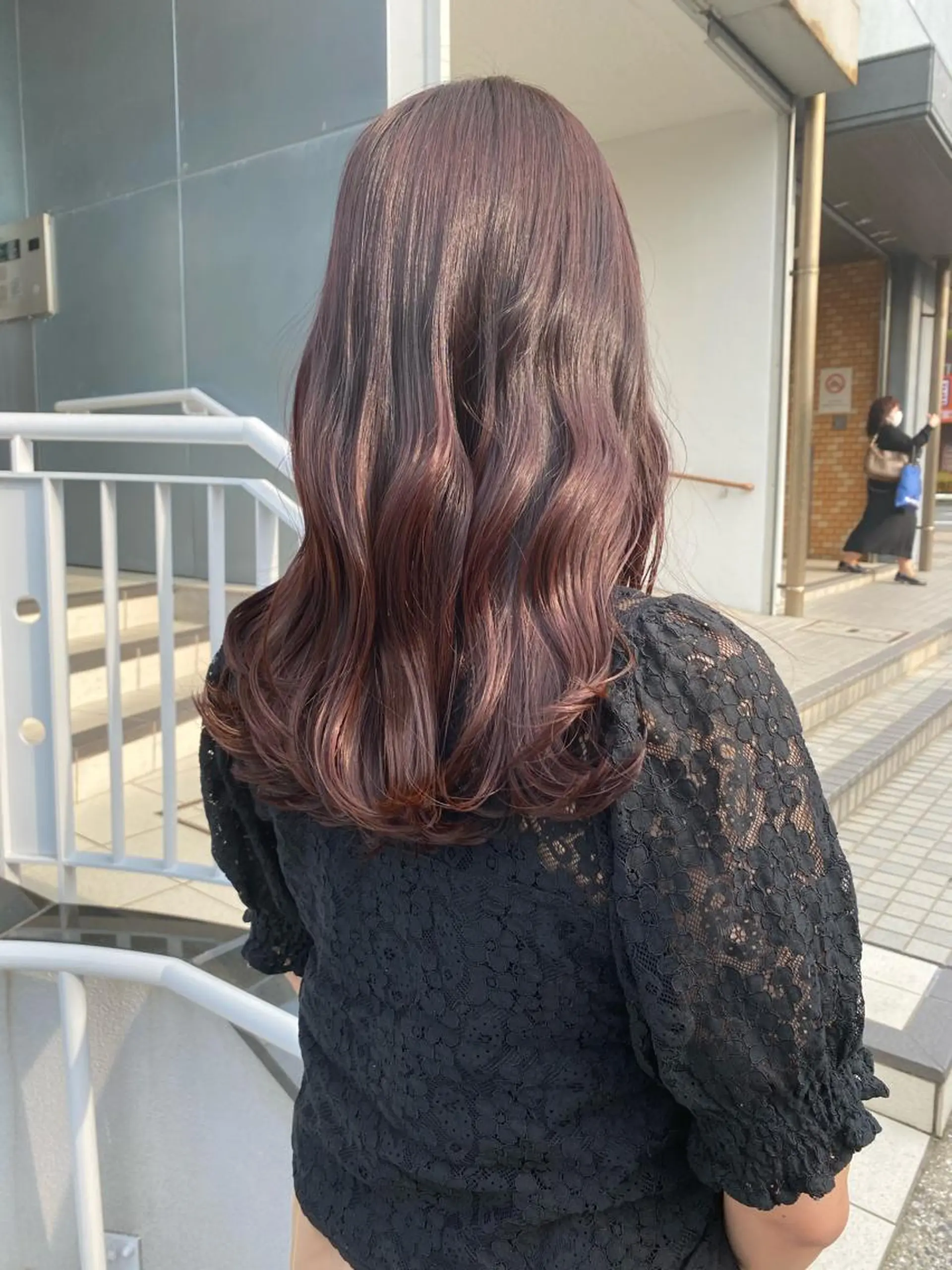 セミロング カラー パーマ ヘアアレンジ メンズ キッズ ネイル マツエク・マツパ ベージュカラー ブラウンカラー ピンクカラー ピンクベージュ ピンクブラウン 韓国🇰🇷レイヤー カットオリーブカラーのヘアスタイル