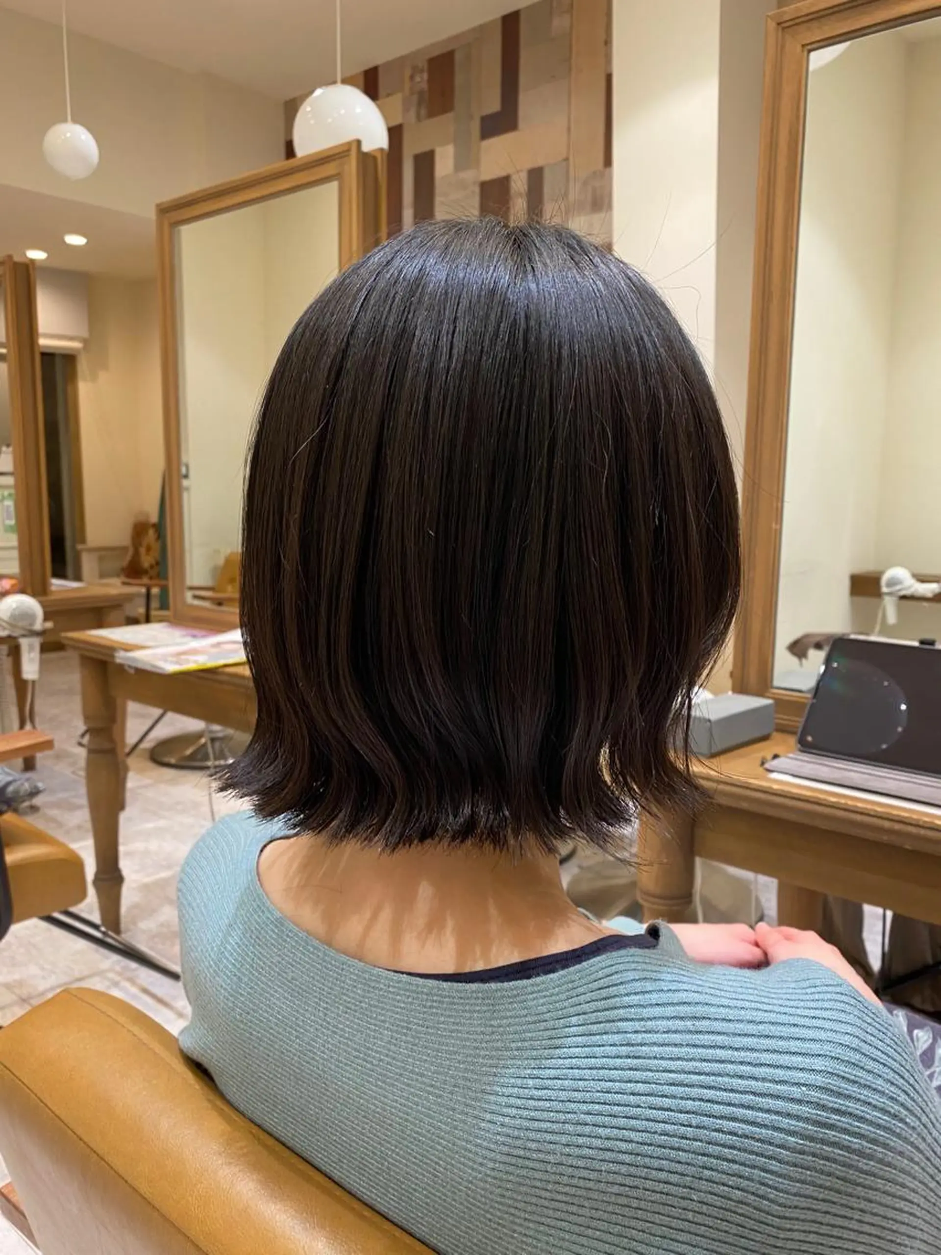 ミディアム ボブ 外ハネヘア いいの ともこのヘアスタイル