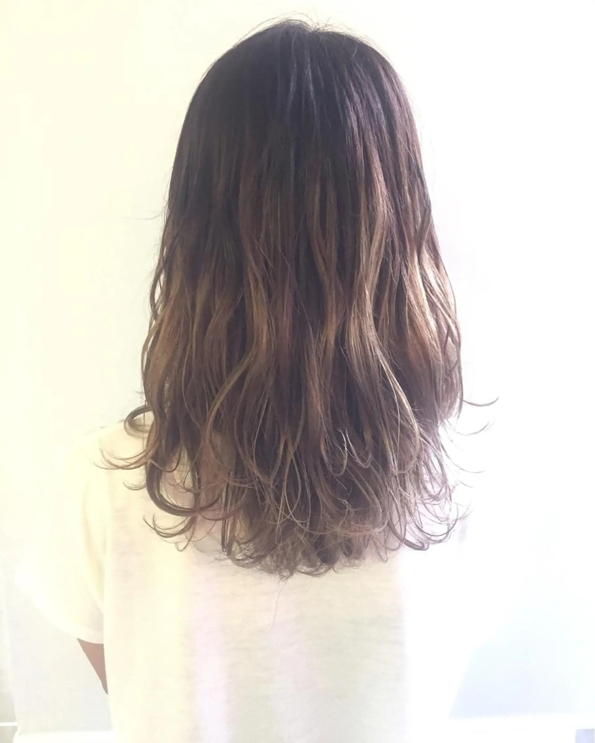 セミロング カラー グラデーションカラー 外国人風カラー 齋藤 咲のヘアスタイル