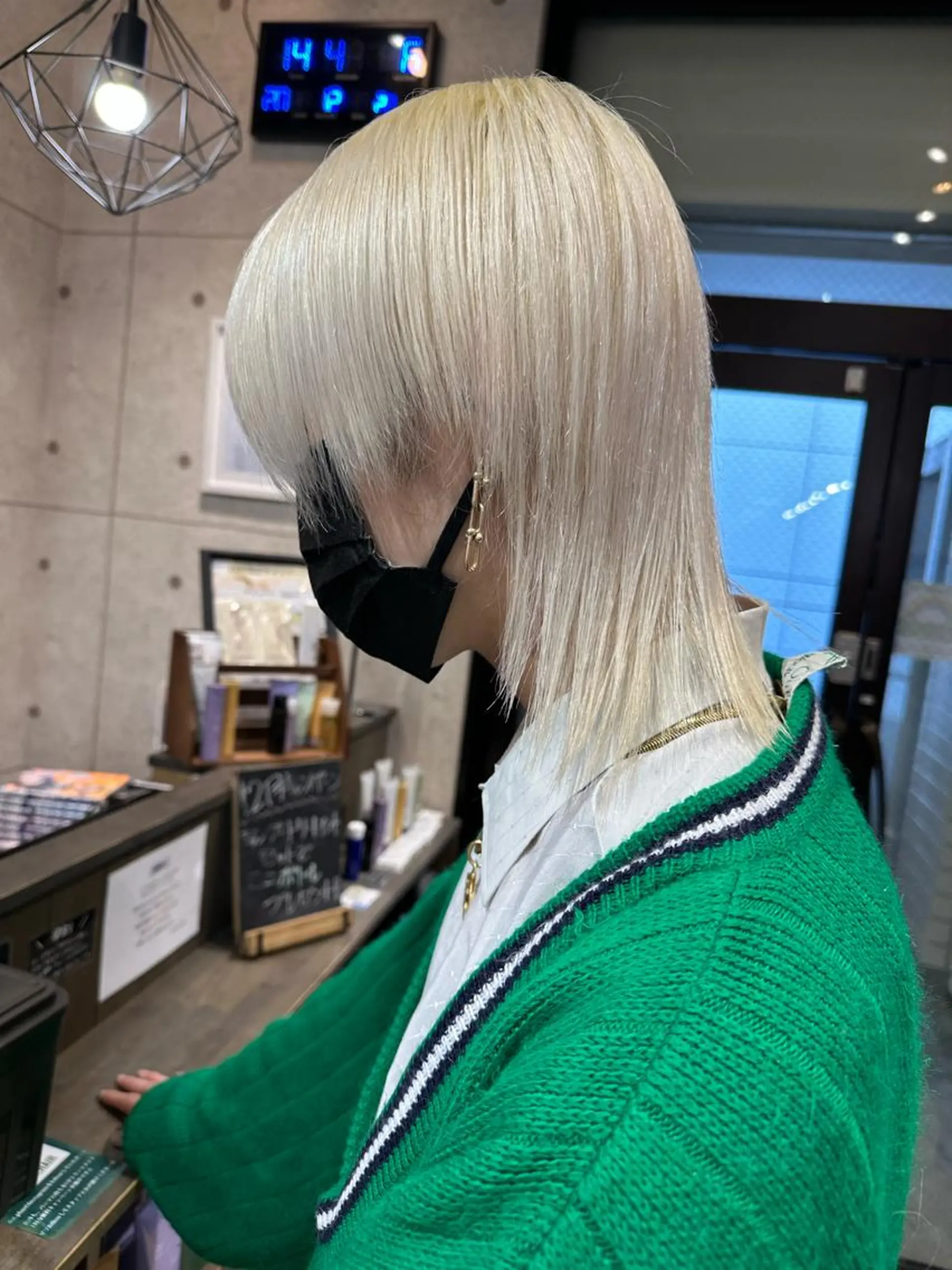 ミディアム カラー 抜きっぱなしブロンド ブロンド 遠藤沙也加 /レイヤーカットのヘアスタイル