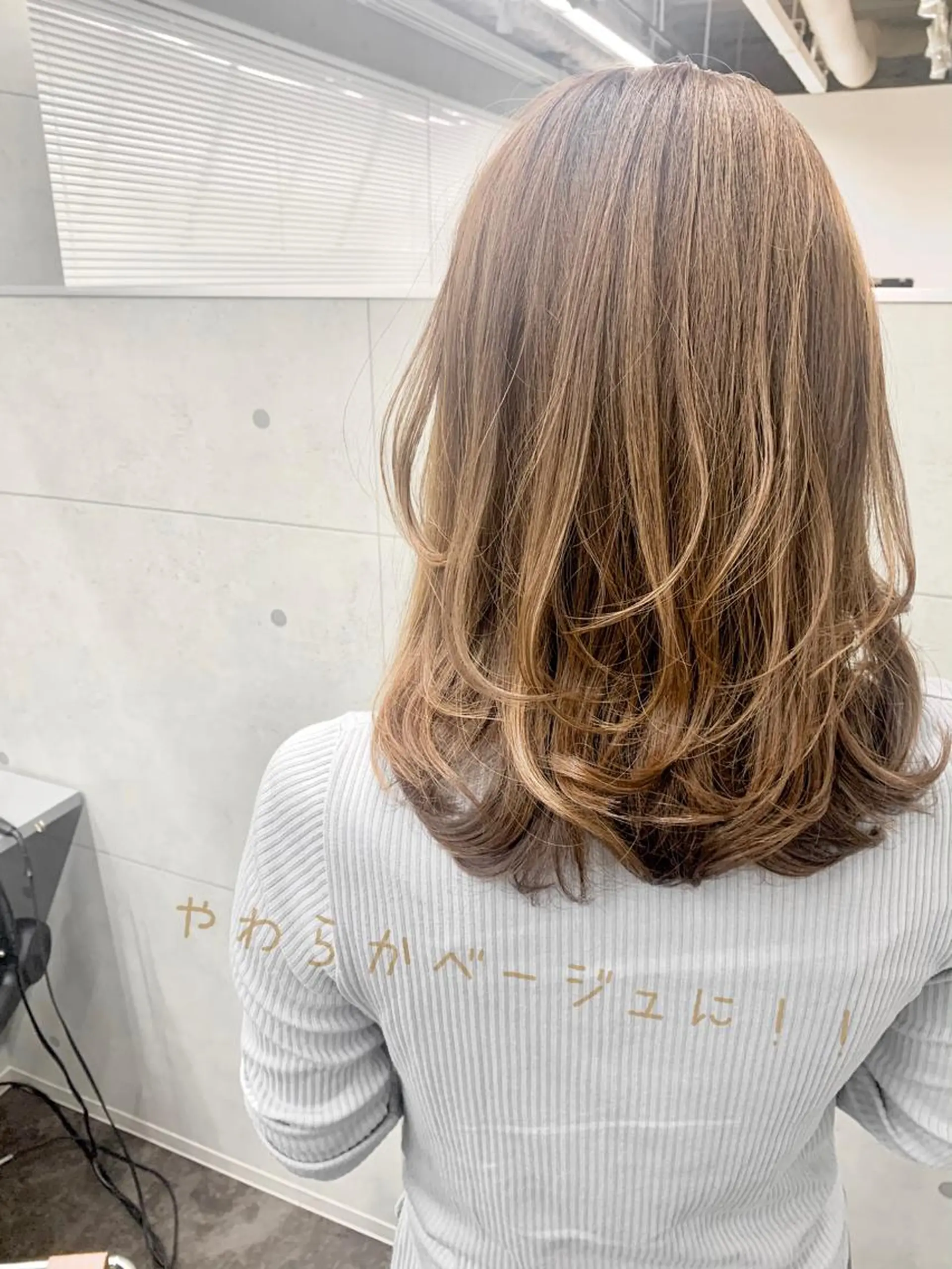 ミディアム カラー ベージュカラー 縮毛矯正 ルーチェヘアー 北摂エリアNo.1のヘアスタイル