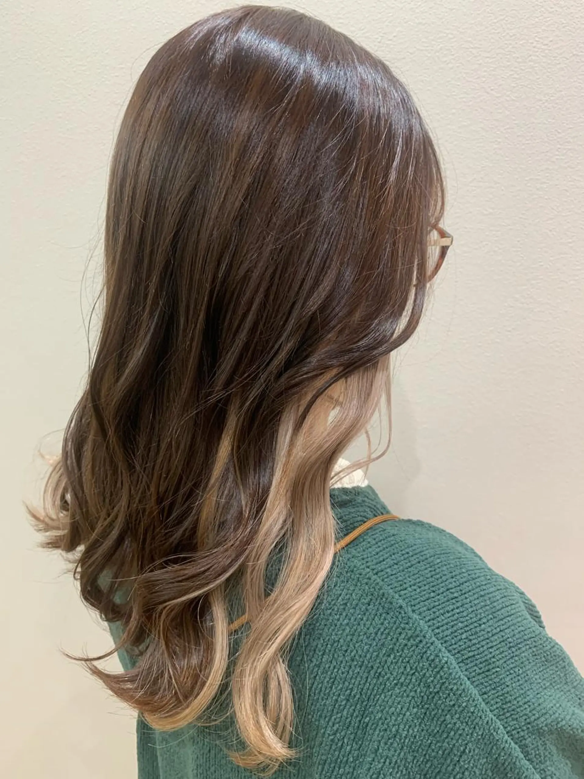 セミロング カラー ブリーチ 佐々木 有彩のヘアスタイル