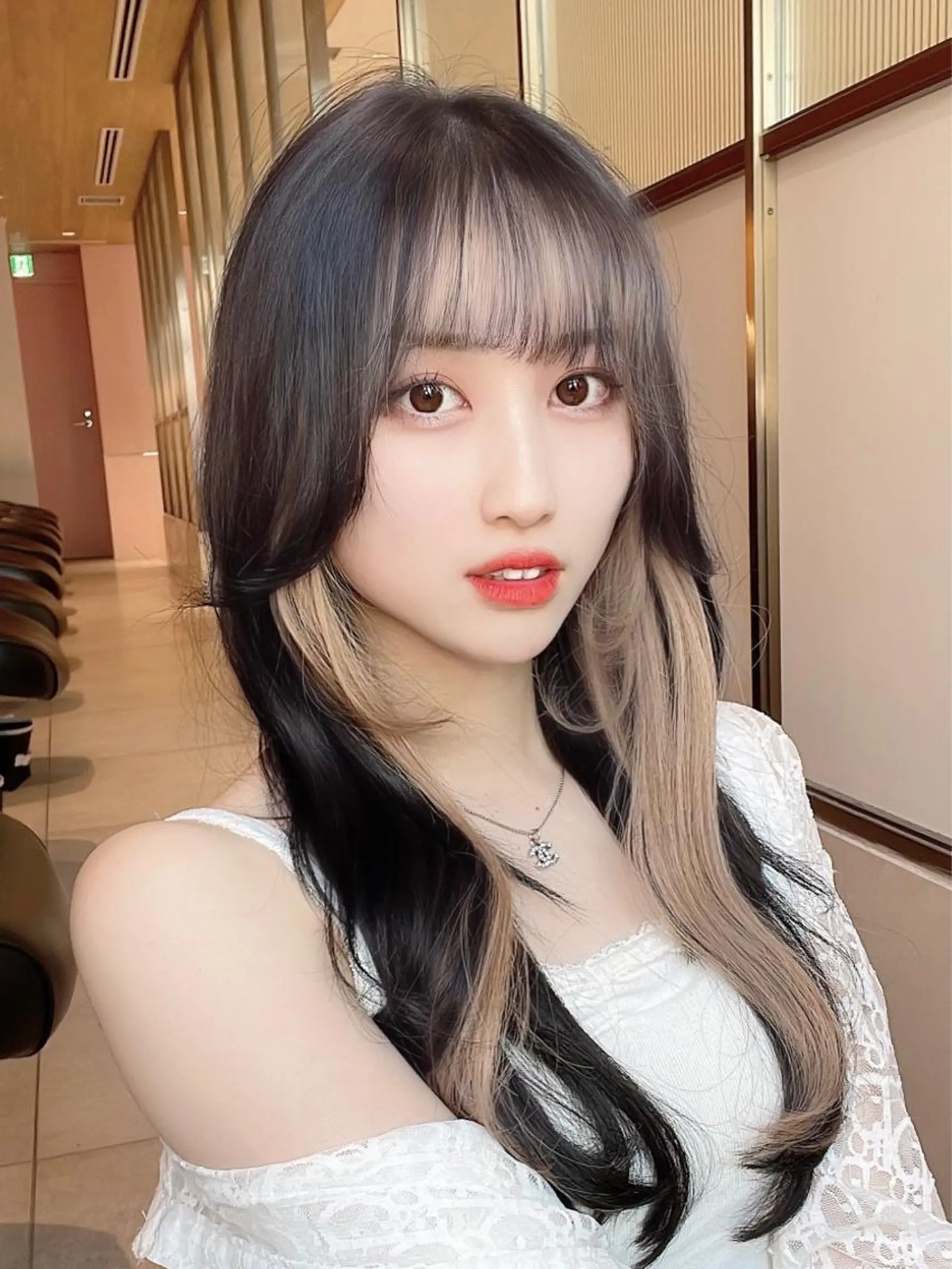 ロング カラー アディクシーカラー ベージュカラー 透明感カラー イヤリングカラー グレージュ 顔周り特化/韓国ヘア /レイヤー/吉野幸大のヘアスタイル