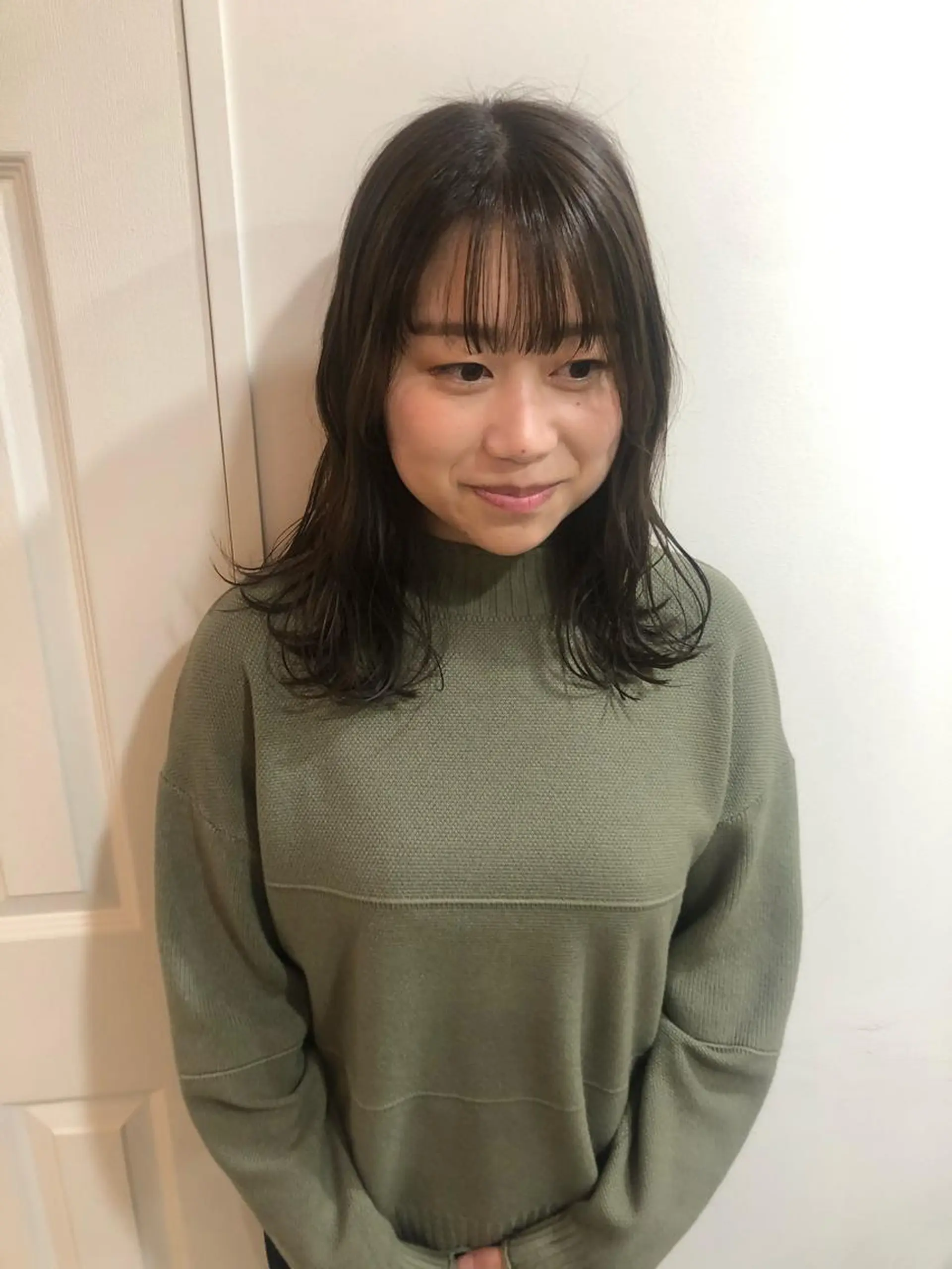 ミディアム カラー カット ヘアカラー トリートメント MIOベージュカラー 柔らかいカラーのヘアスタイル