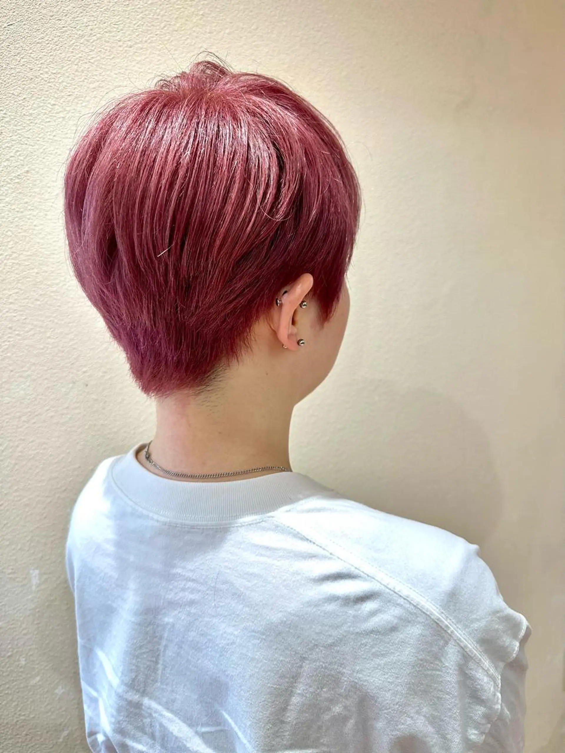 ショート カラー ブリーチ ピンクカラー カット ヘアカラー トリートメント 高木 陽平のヘアスタイル