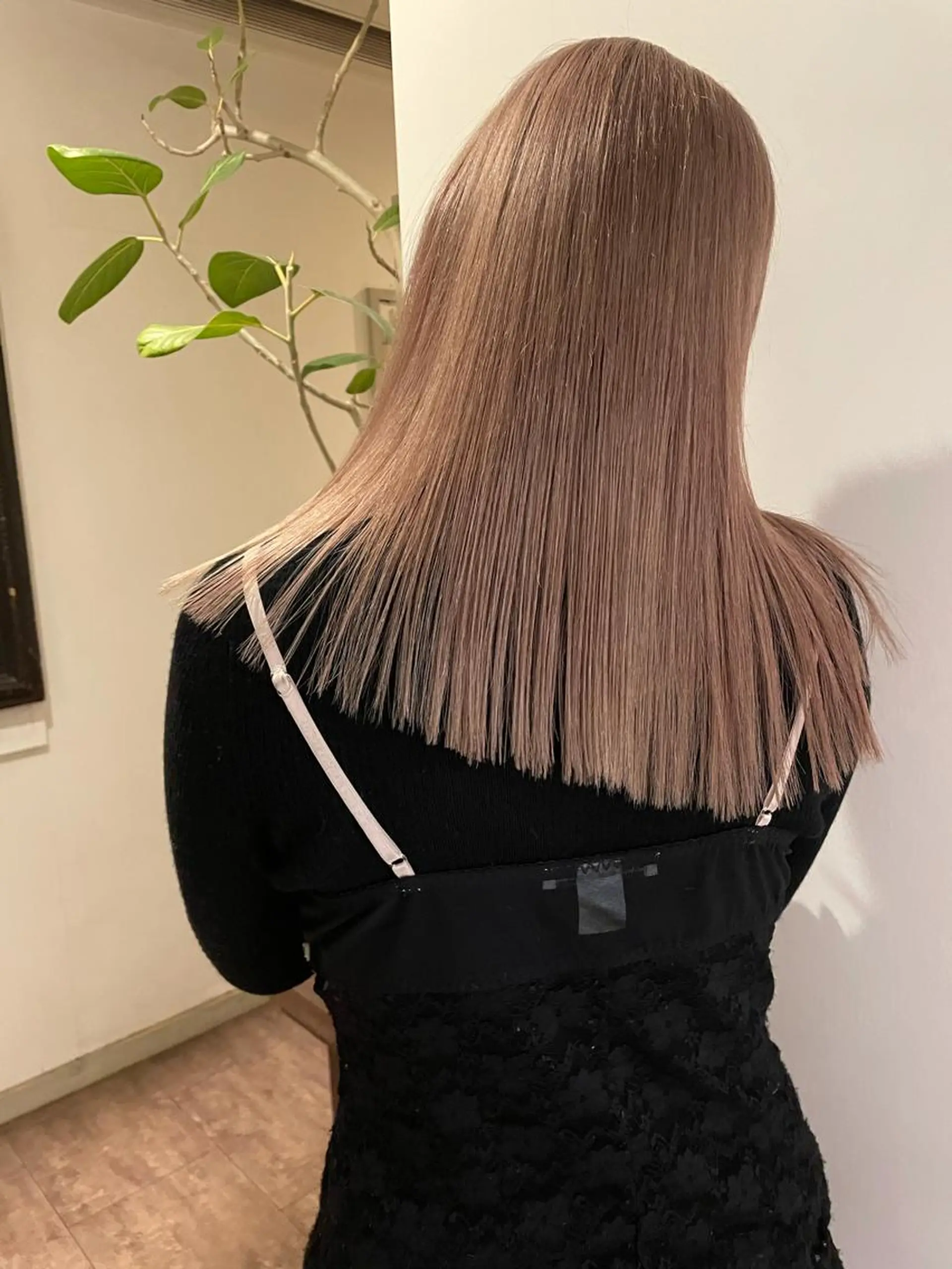 セミロング カラー ブリーチ ケアブリーチ 大人girly🛋️ 🤍yukakoのヘアスタイル