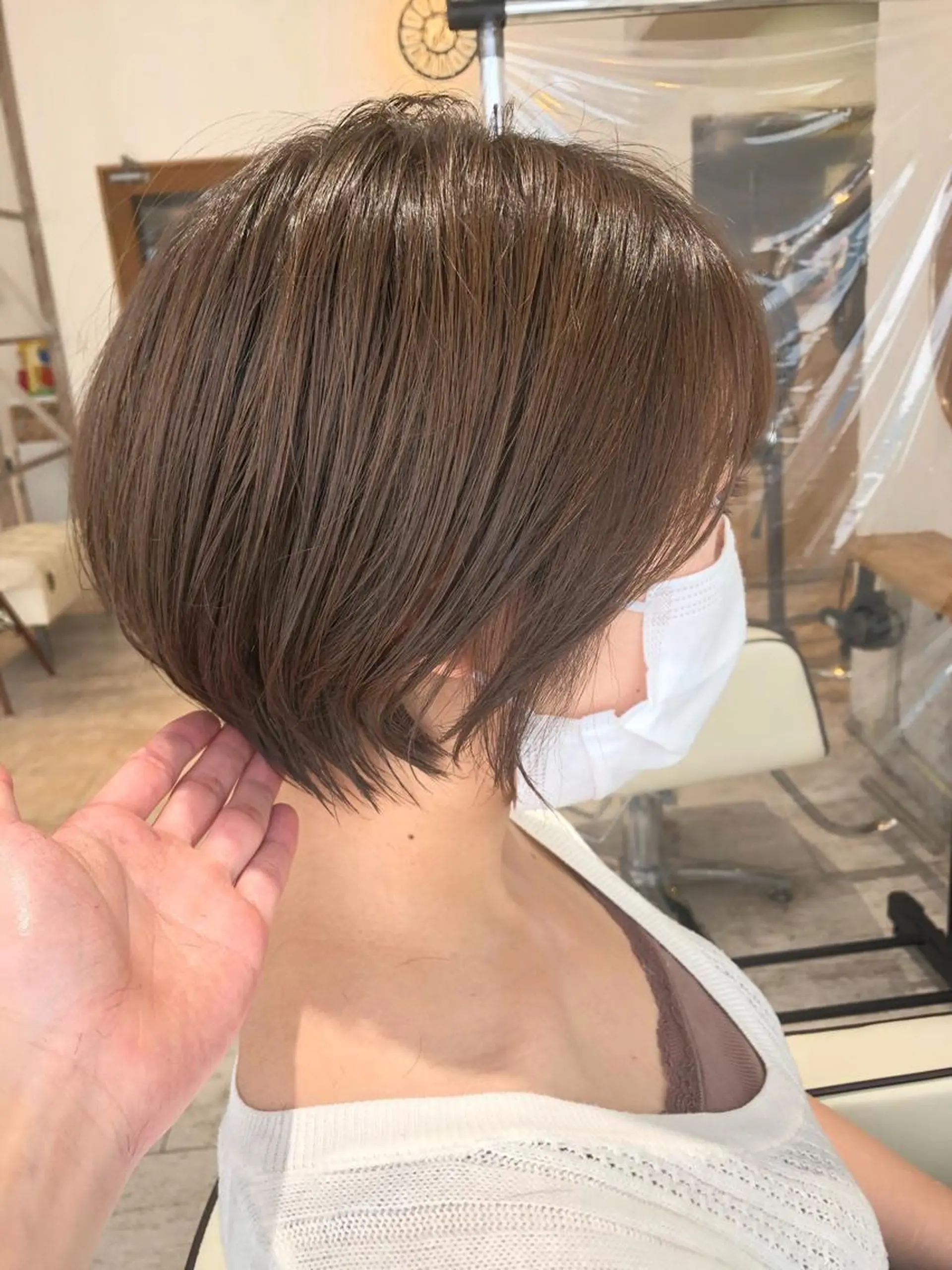 ショート esse大阪茶屋町店所属・レイヤーカット 新井田陽寿のヘアスタイル