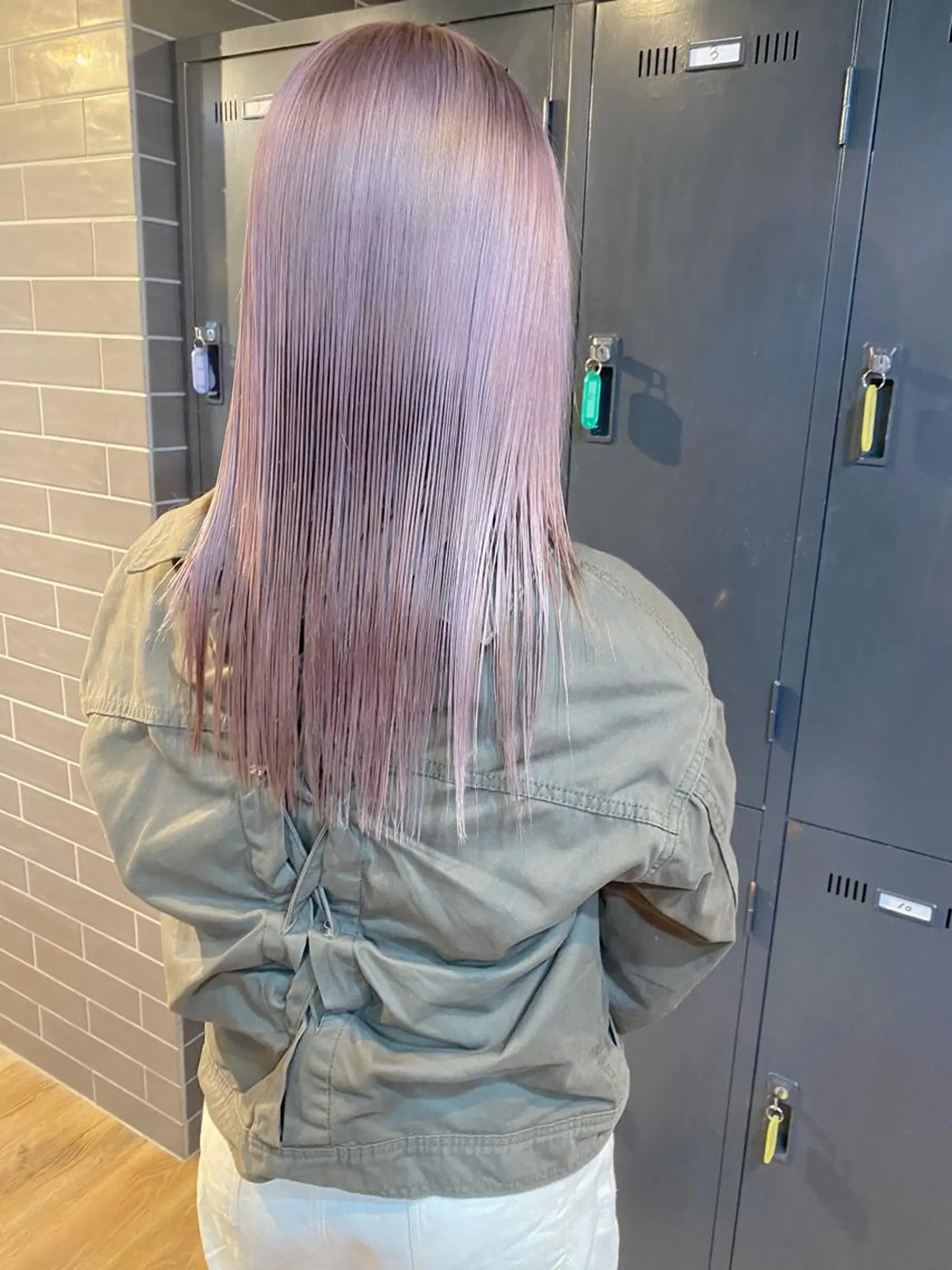 セミロング ヘアカラー yoriダブルカラー 代表すがわらのヘアスタイル