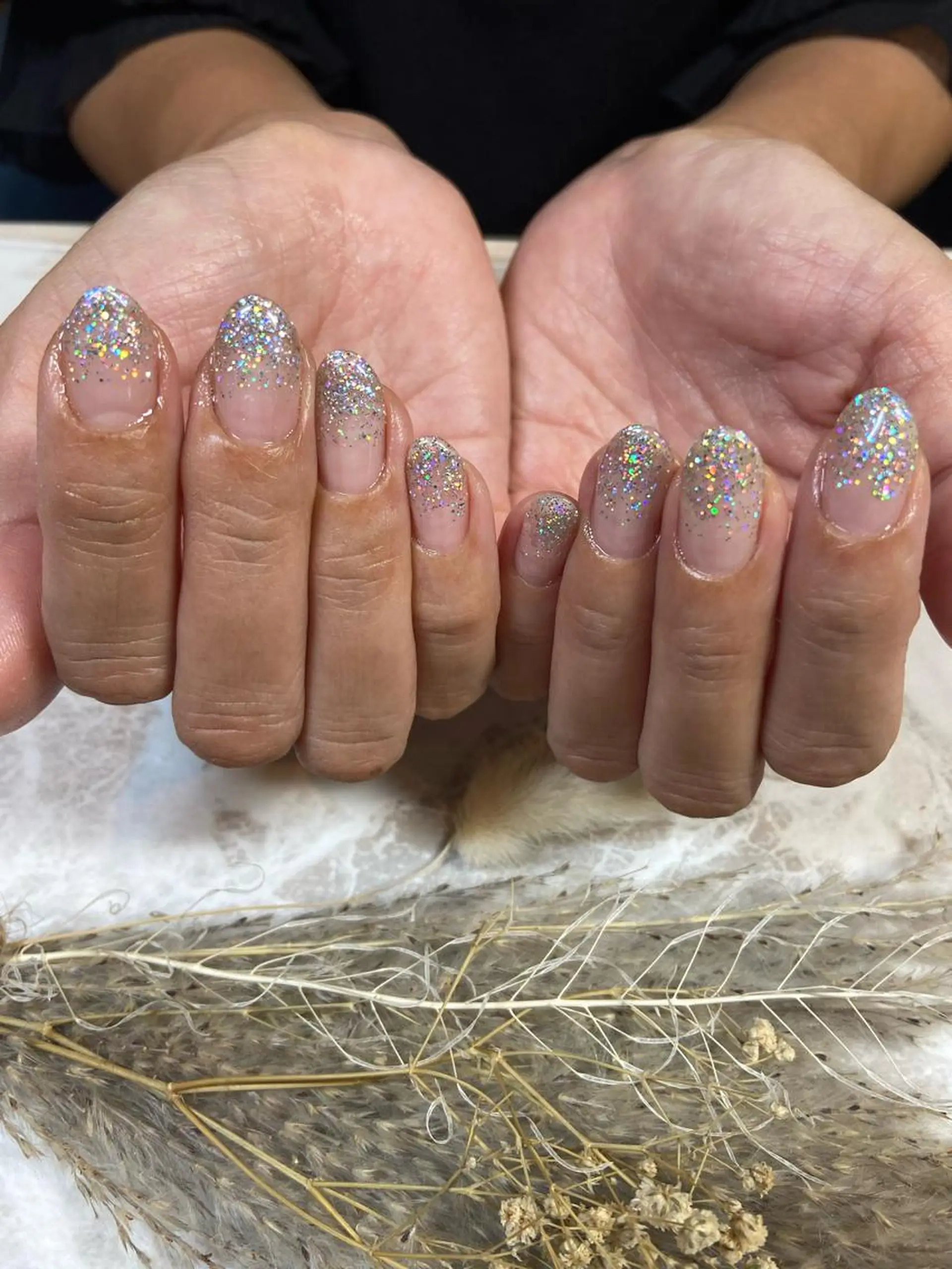 ミディアム ネイル ラメ(グリッター) ラメグラデーション 夏ネイル ハンドネイル ネイルサロン ステラのネイルデザイン
