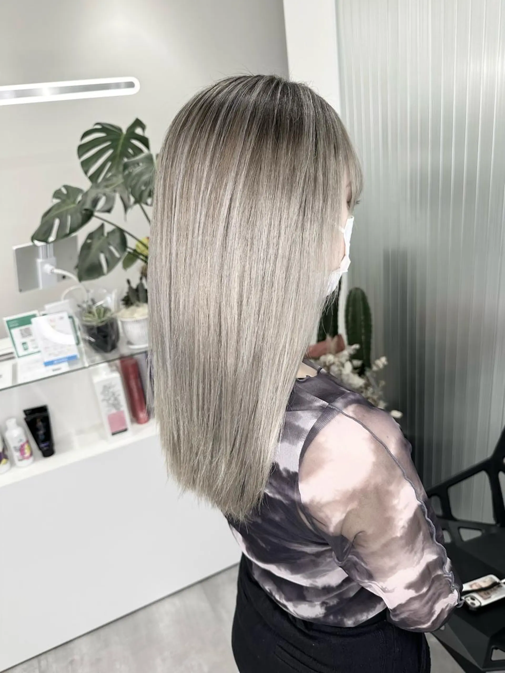 セミロング カラー LOOP hairのヘアスタイル
