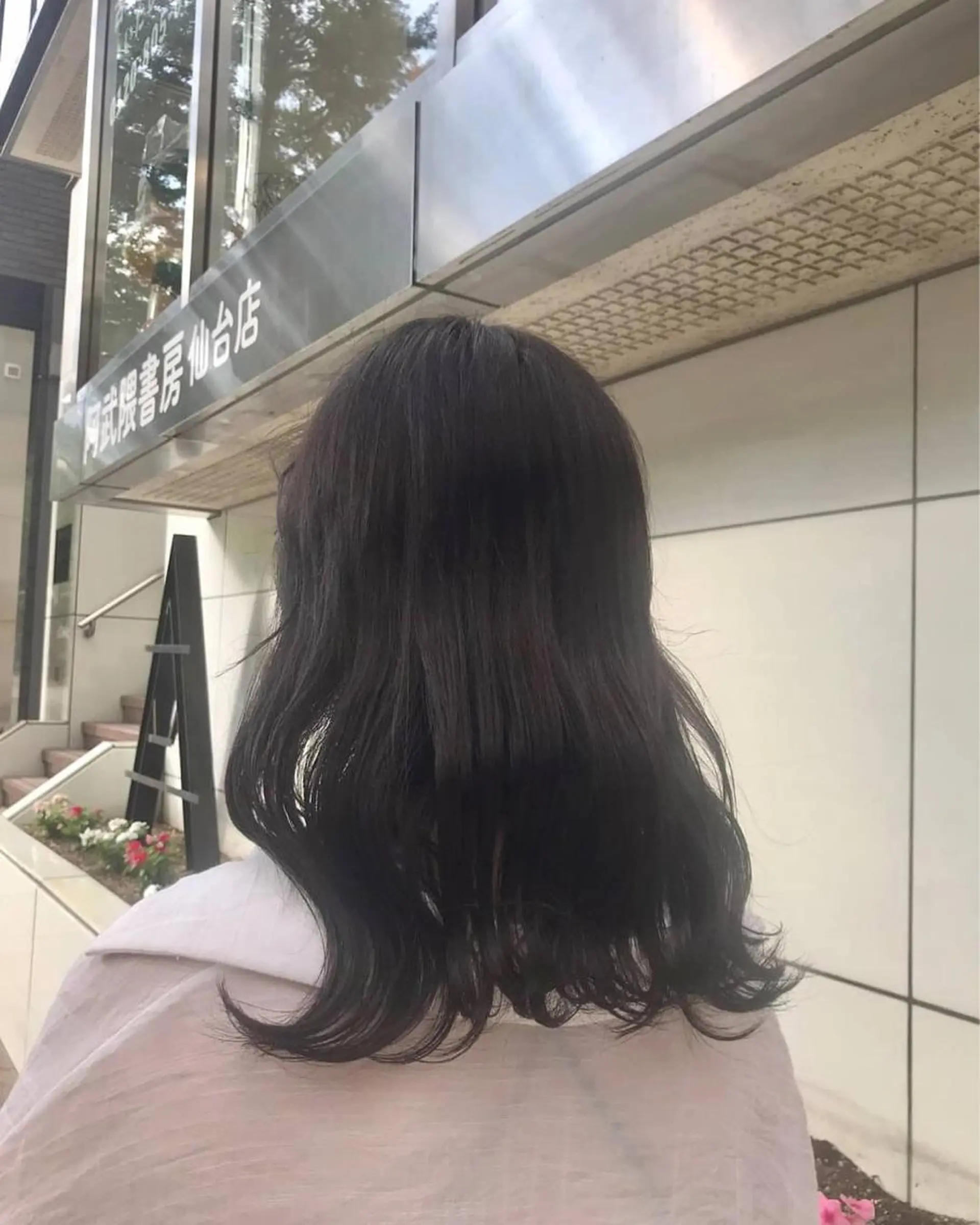 セミロング カラー ブルーカラー ブルーグレー 🎀きつない みゆ🎀のヘアスタイル