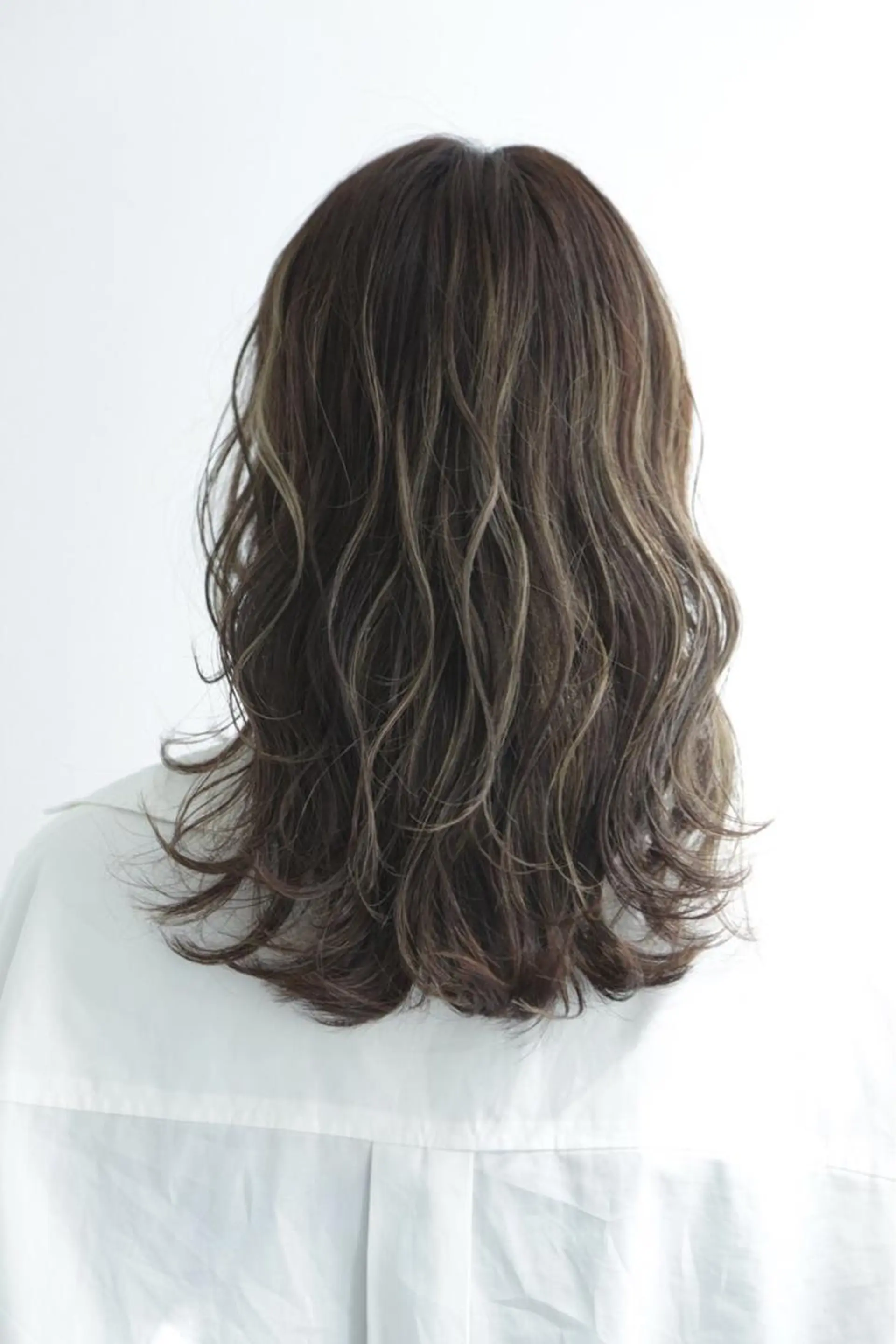 ミディアム カラー 平 ちひろのヘアスタイル