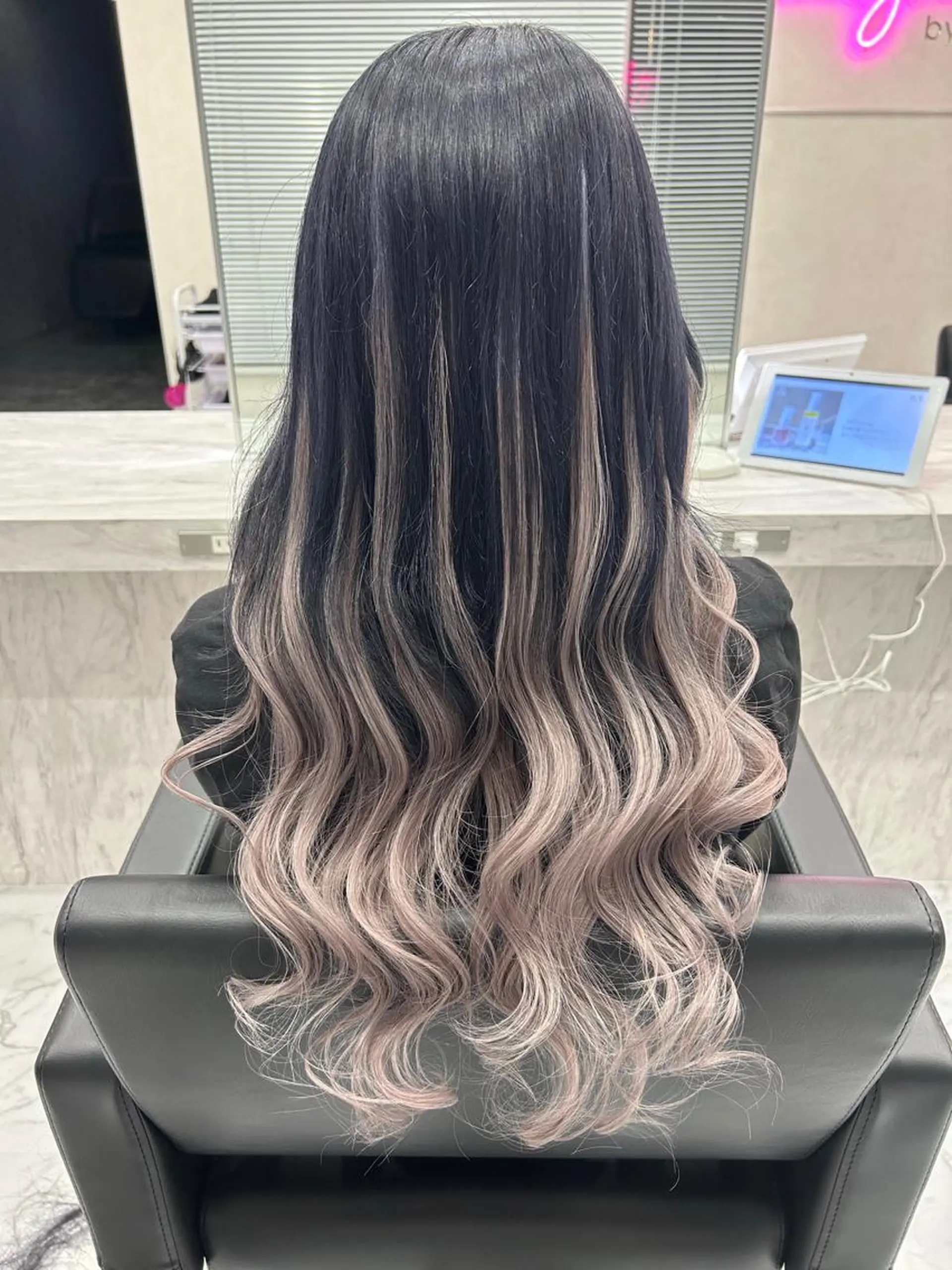 ロング カラー ヘアカラー エクステ ハイトーン/韓国風 🤍Nacchi🐈のマツエク・マツパデザイン