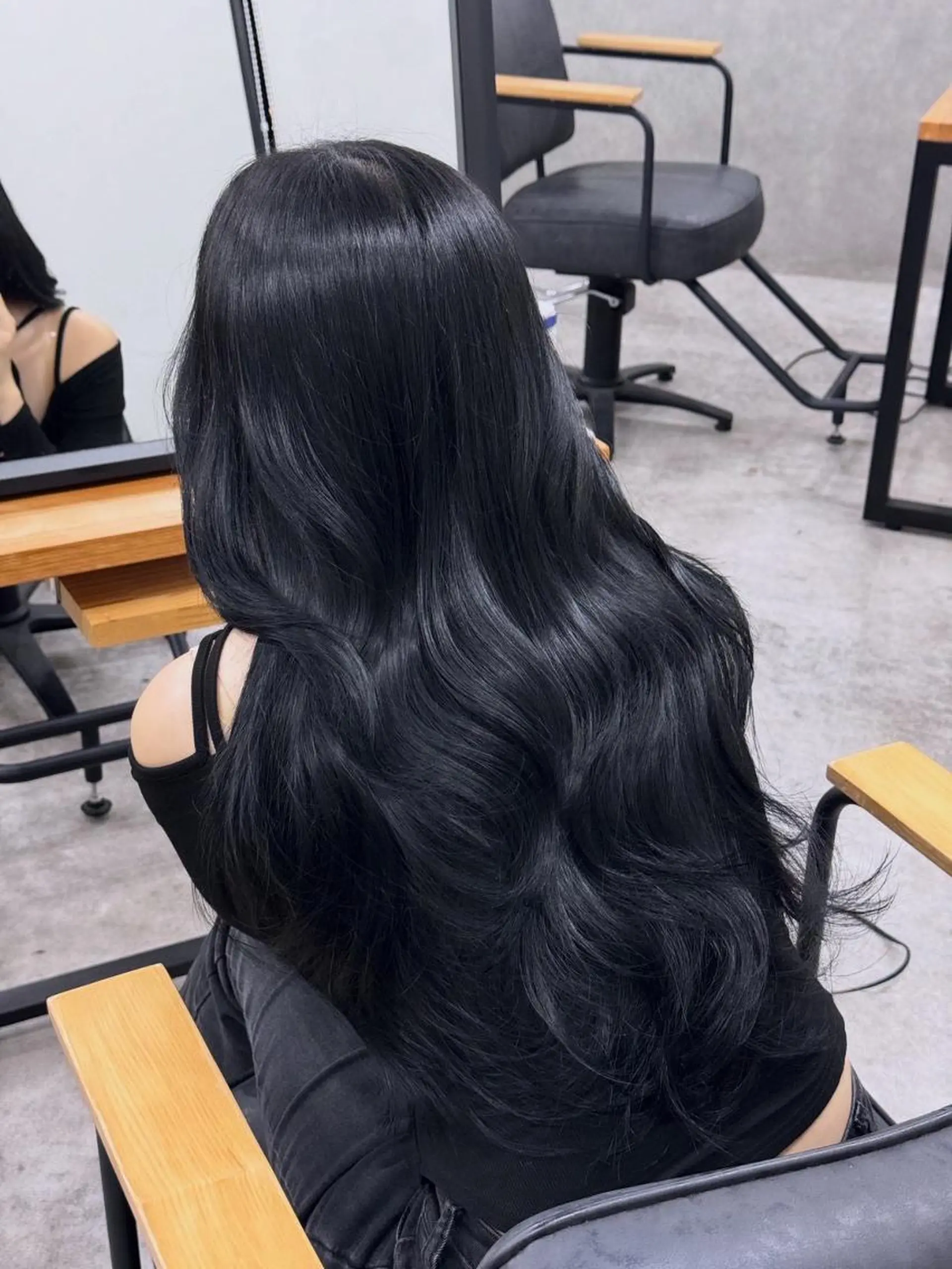 ロング カラー ショートボブ バレイヤージュ ベージュカラー 黒髪 ブリーチ ヘアカラー ili 梅田のヘアスタイル