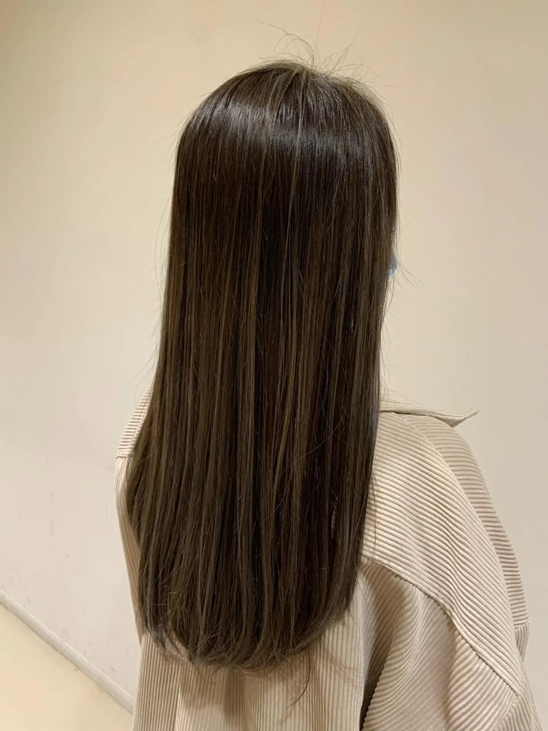 ロング カラー 本間 良のヘアスタイル