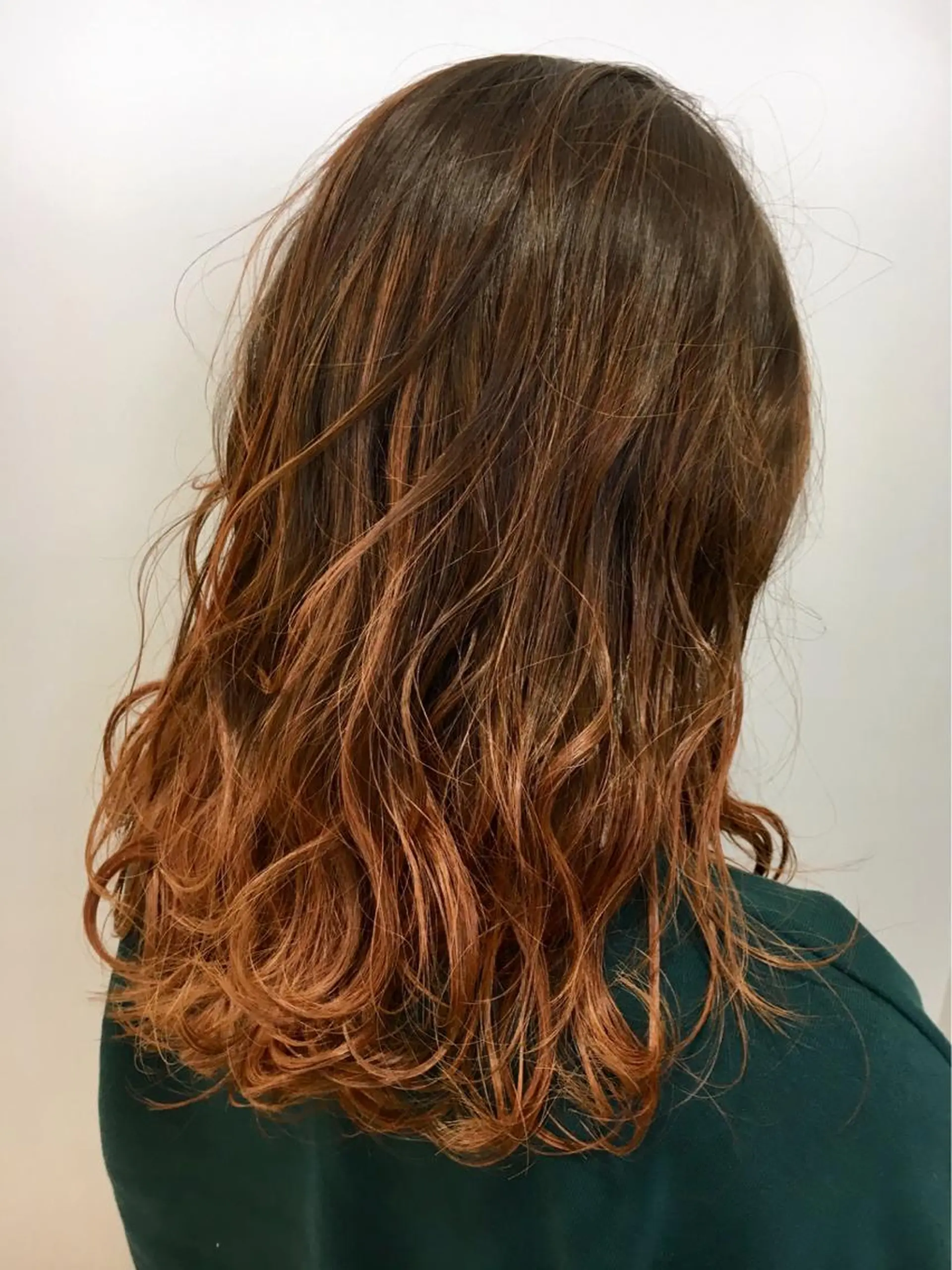 ロング カラー バレイヤージュ オレンジ レイヤーカット ヘアカラー 永井 大希のヘアスタイル