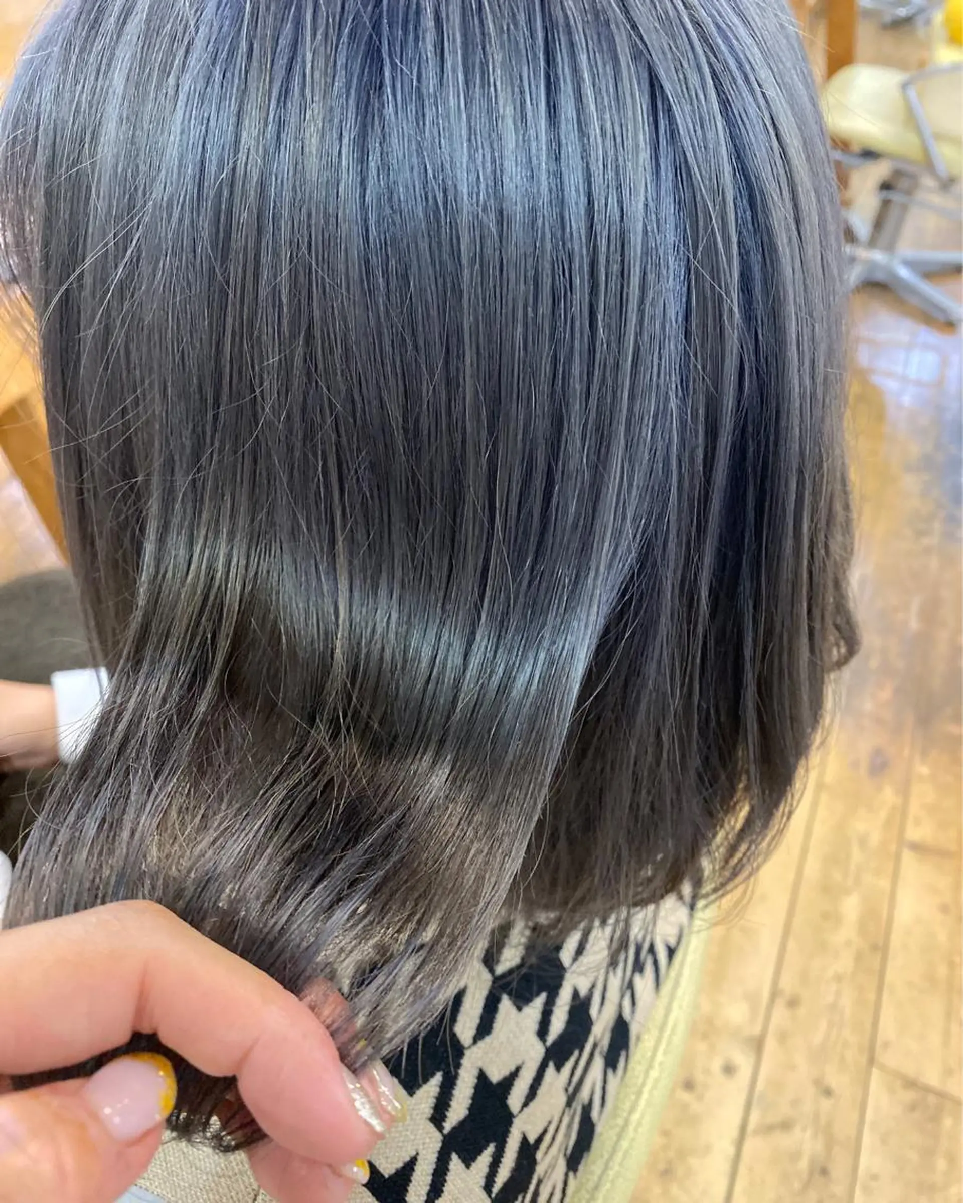 ミディアム カラー ブリーチ ケアブリーチ グレージュ アイスグレージュ カット ヘアカラー トリートメント 荒木 ひろかのヘアスタイル