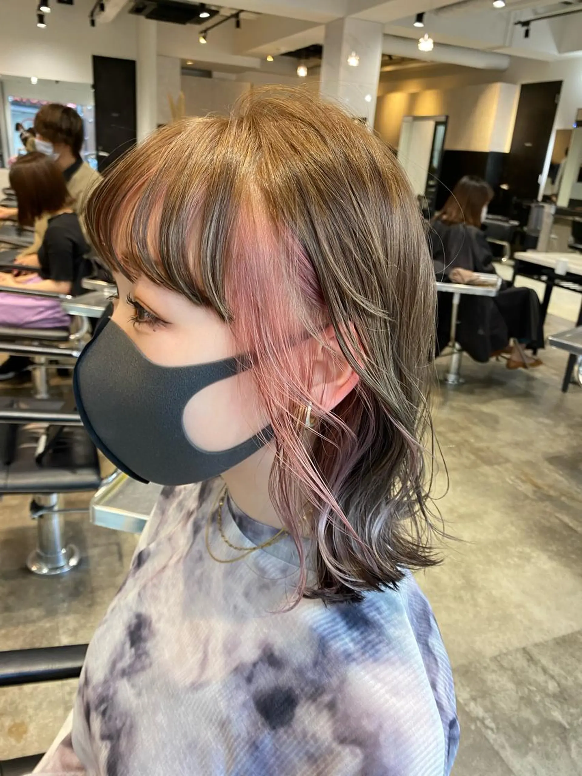 セミロング カラー ピンクカラー 増子 祐太朗のヘアスタイル