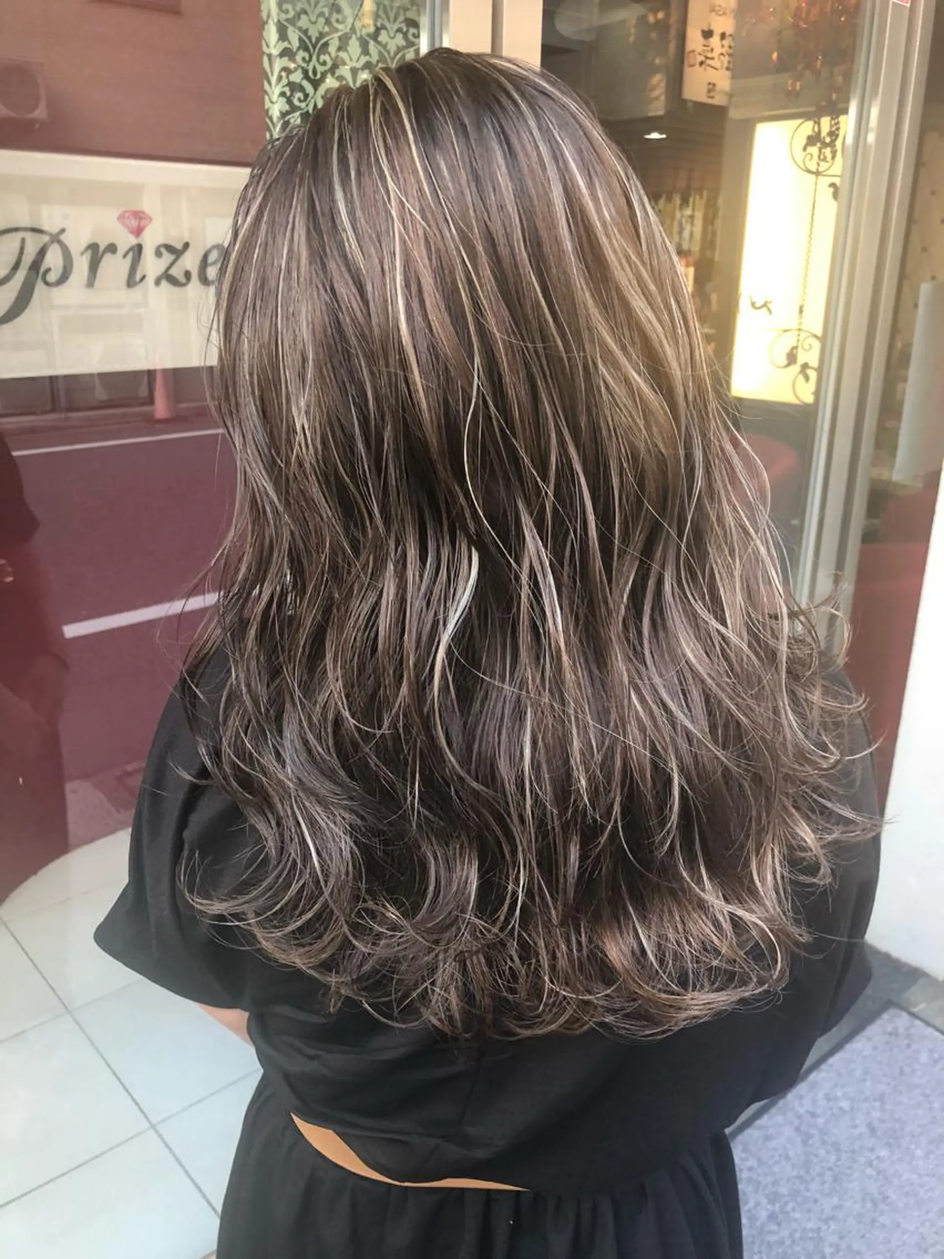 ロング カラー ダークグレー ダークグレージュ グレージュ ハイライトカラー ハイライト トップスタイリスト 小澤純一のヘアスタイル