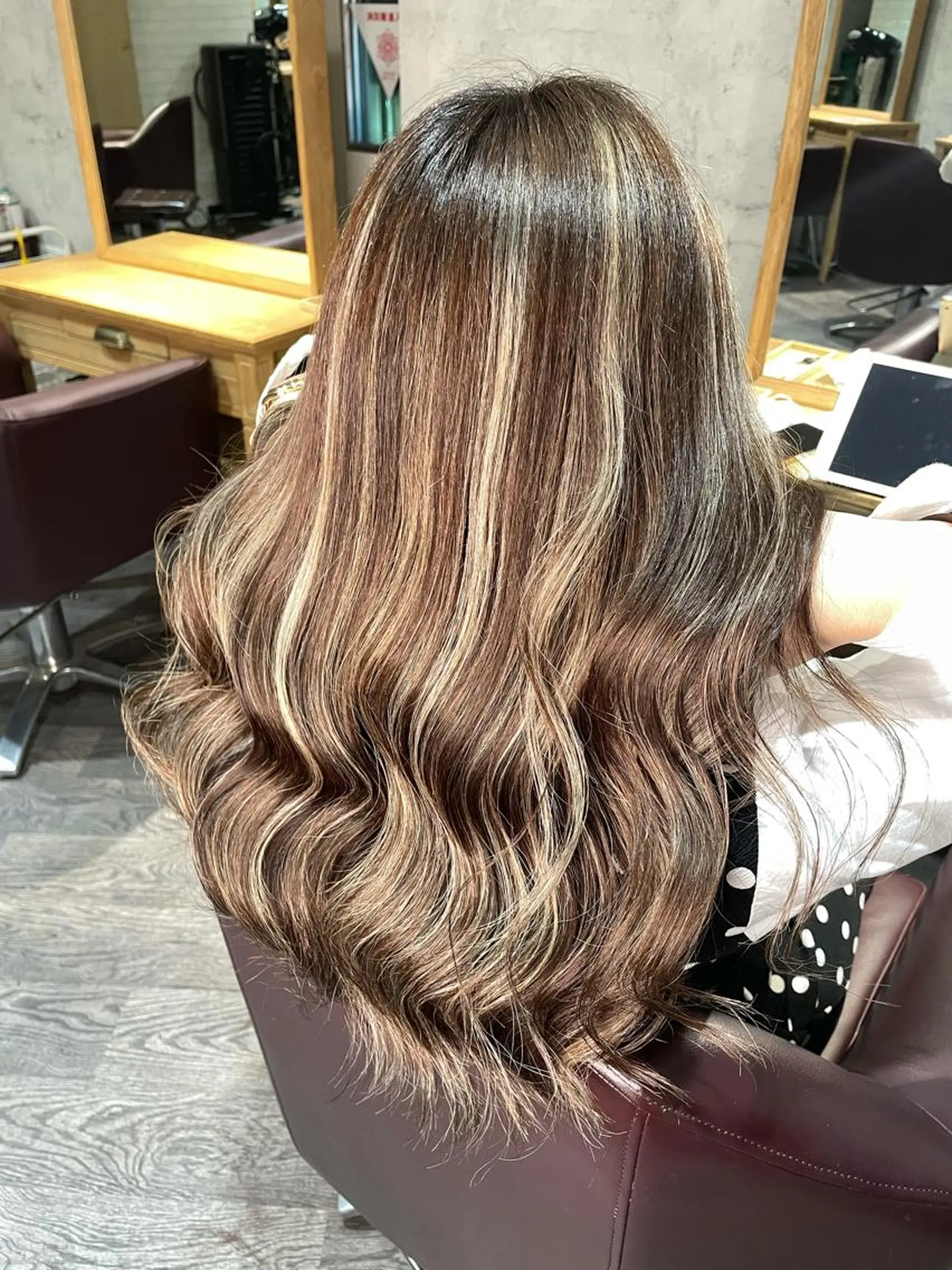 ロング ハイライト ヘアカラー 🦄艶カラー×韓国 NANA💎🐬のヘアスタイル