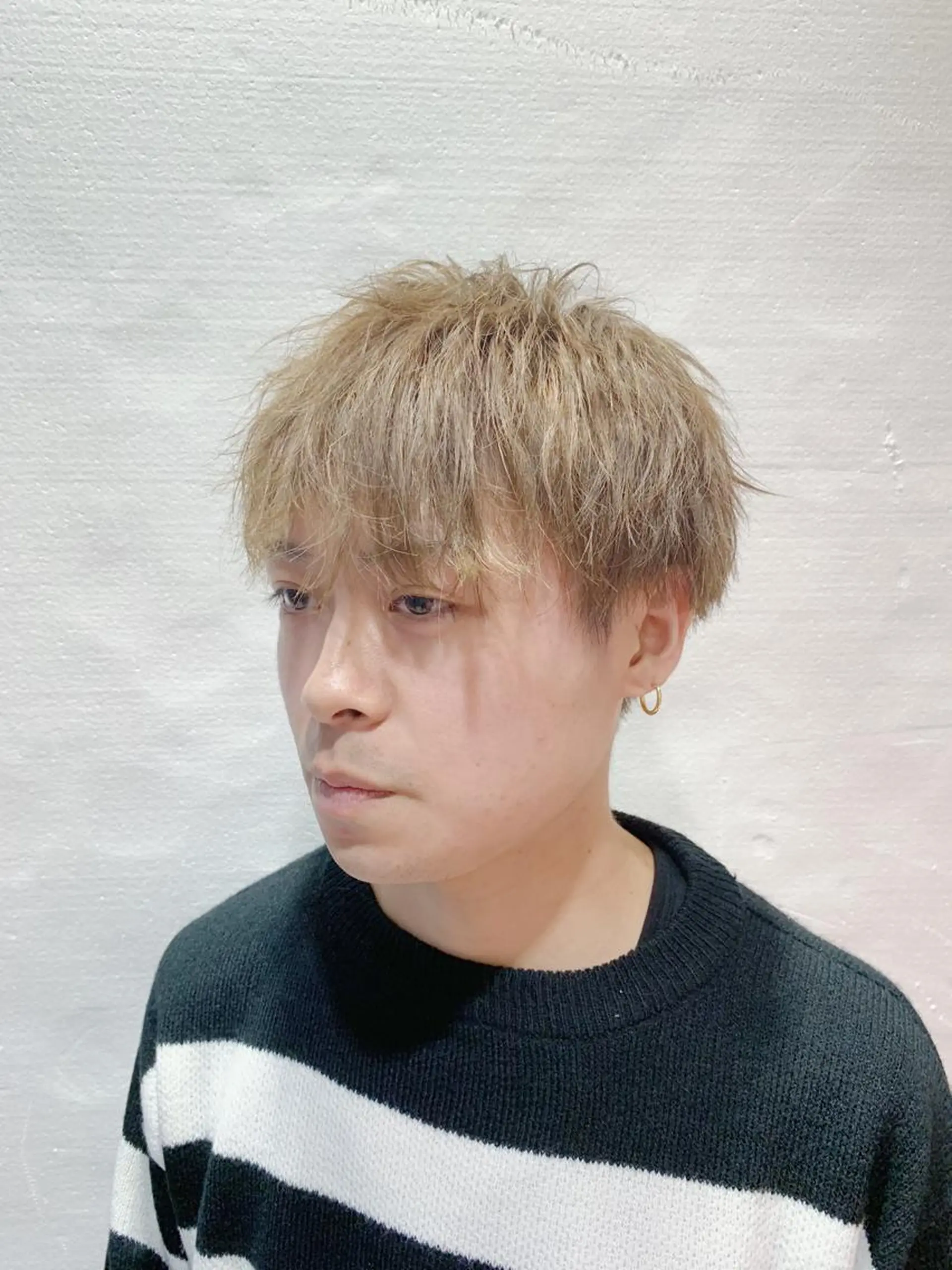 ショート カラー メンズ メンズブリーチ マッシュ ベージュカラー ブリーチ ミルクティーベージュ カット ヘアカラー 失敗しないパーマ 稲葉/草薙のヘアスタイル