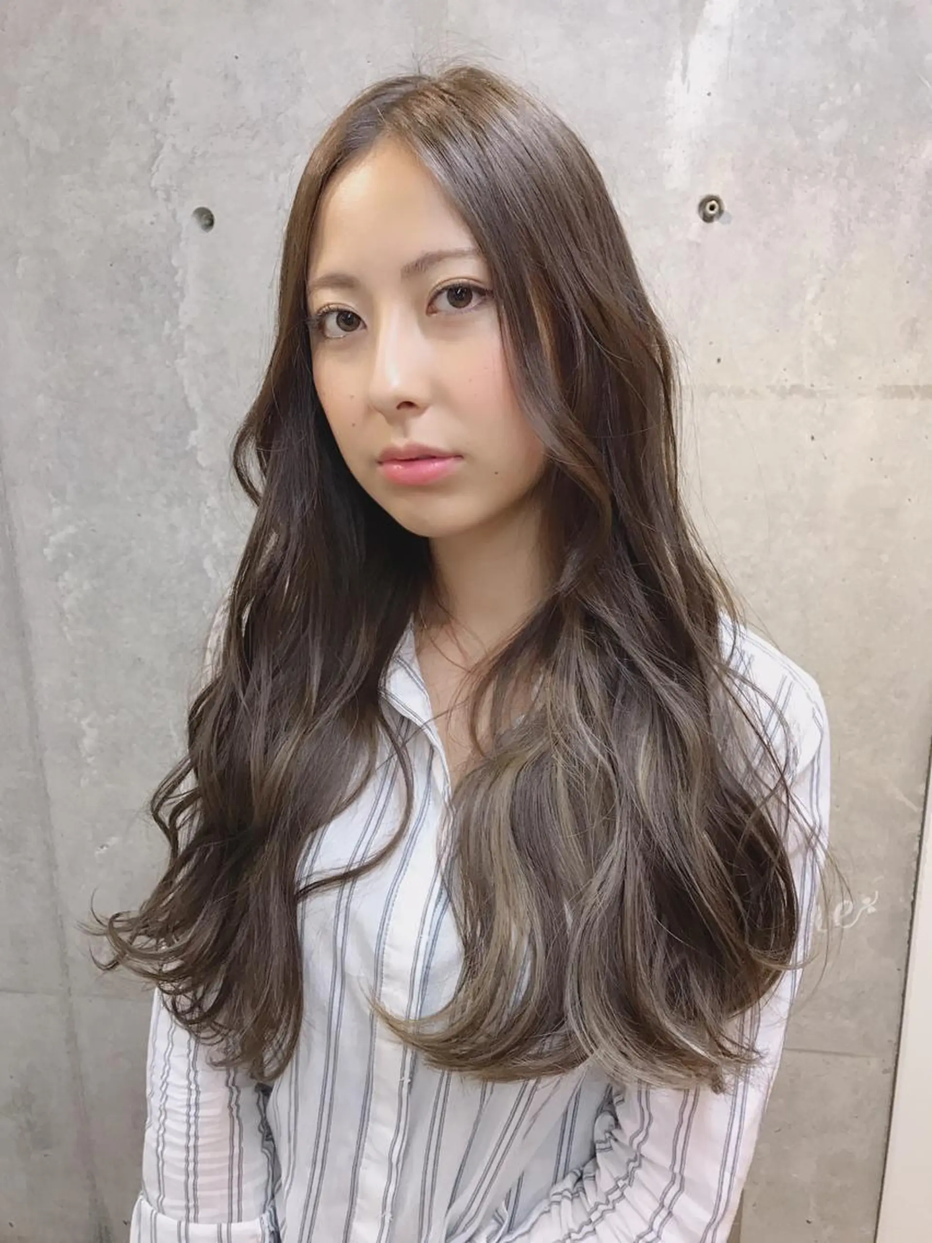 ロング カラー 及川 光のヘアスタイル