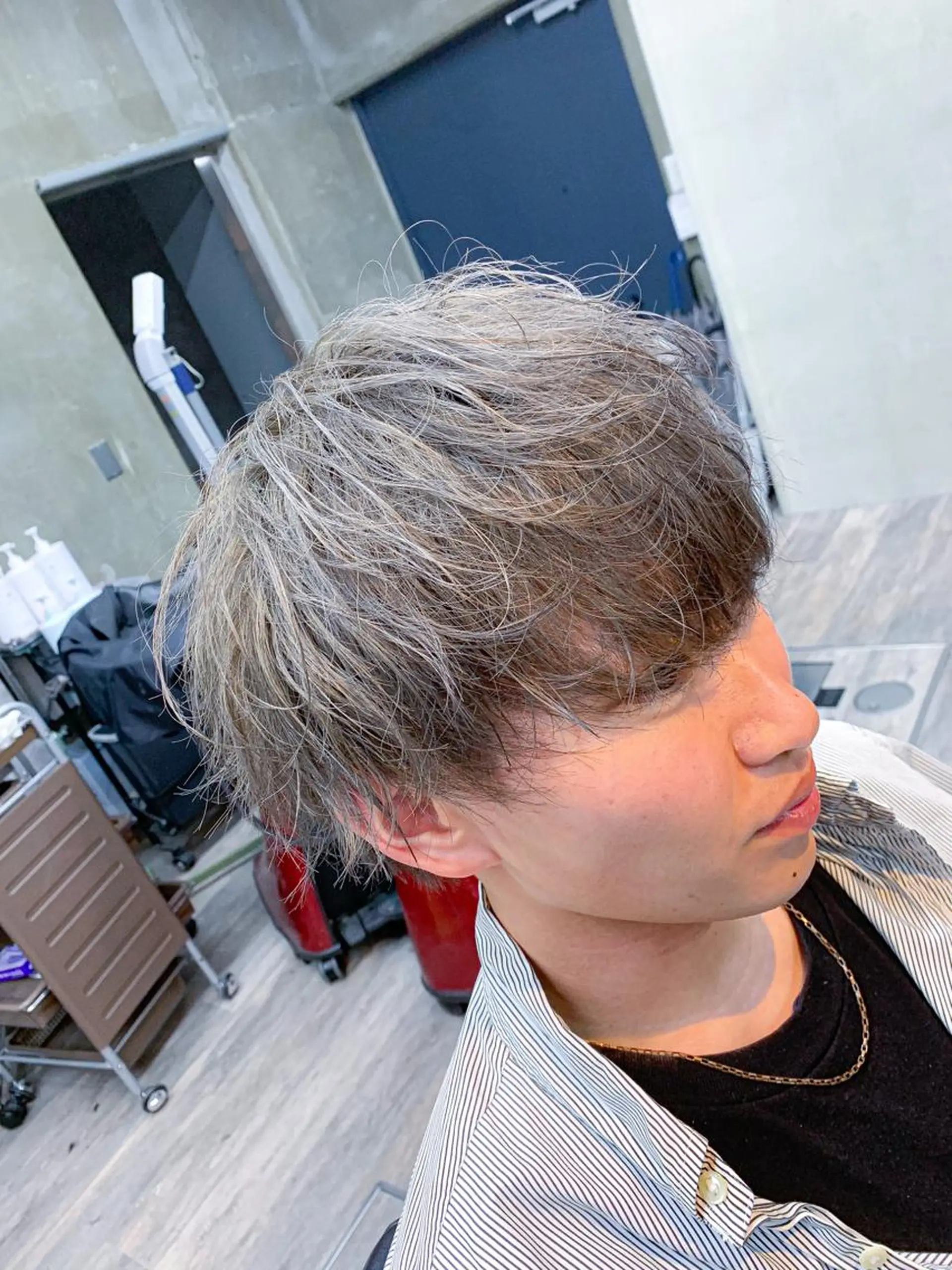 ショート カラー メンズ カット ヘアカラー 尾﨑 純也のヘアスタイル