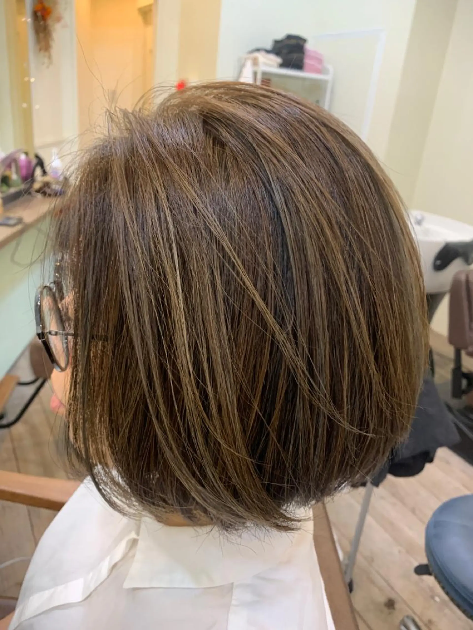 ミディアム カット ヘアカラー トリートメント 鶴見 和美のヘアスタイル