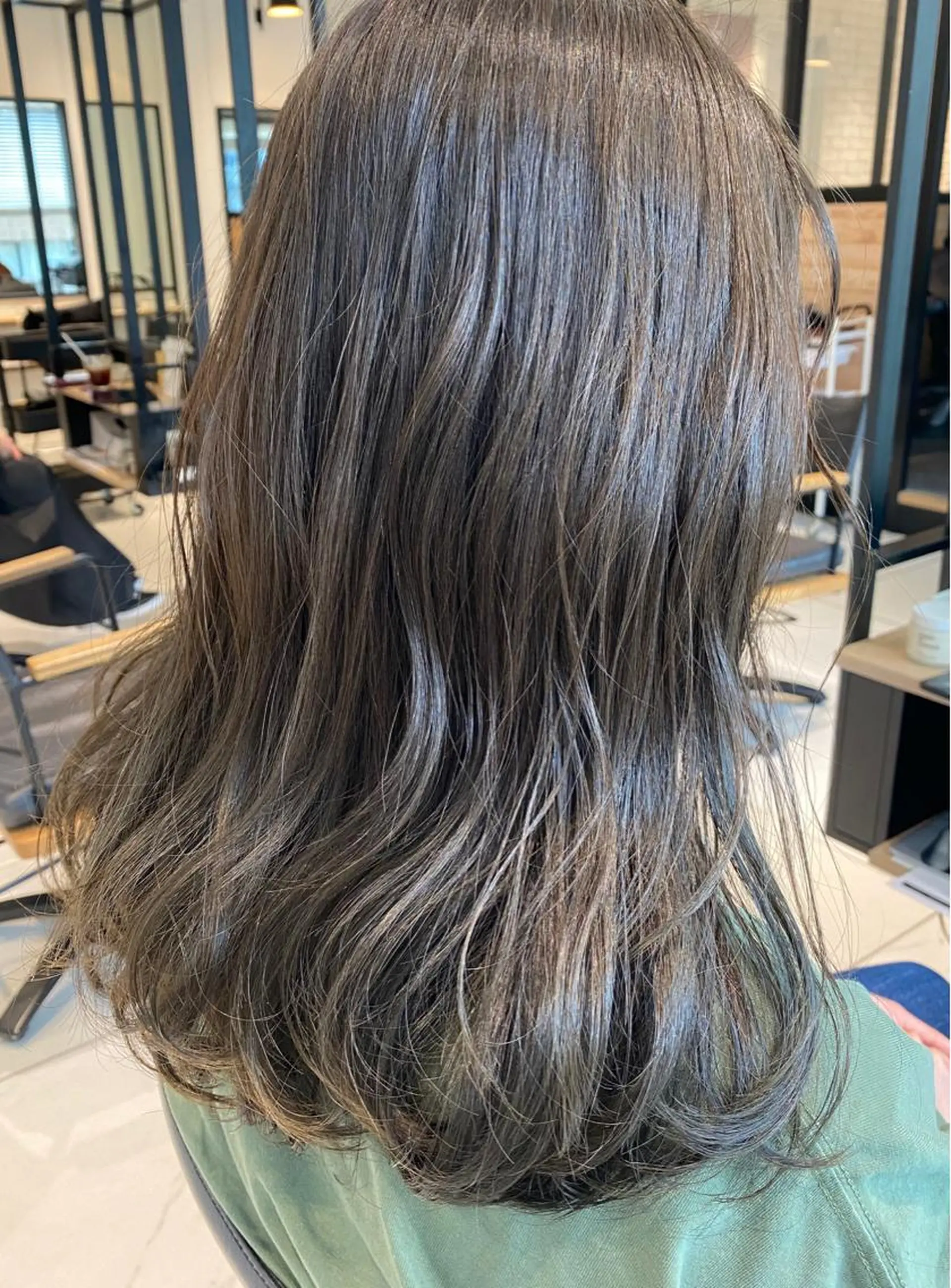 セミロング カラー 透明感カラー グレージュ カーキグレージュ 艶レイヤー/艶髪矯正 /ケラトリ/石井のヘアスタイル