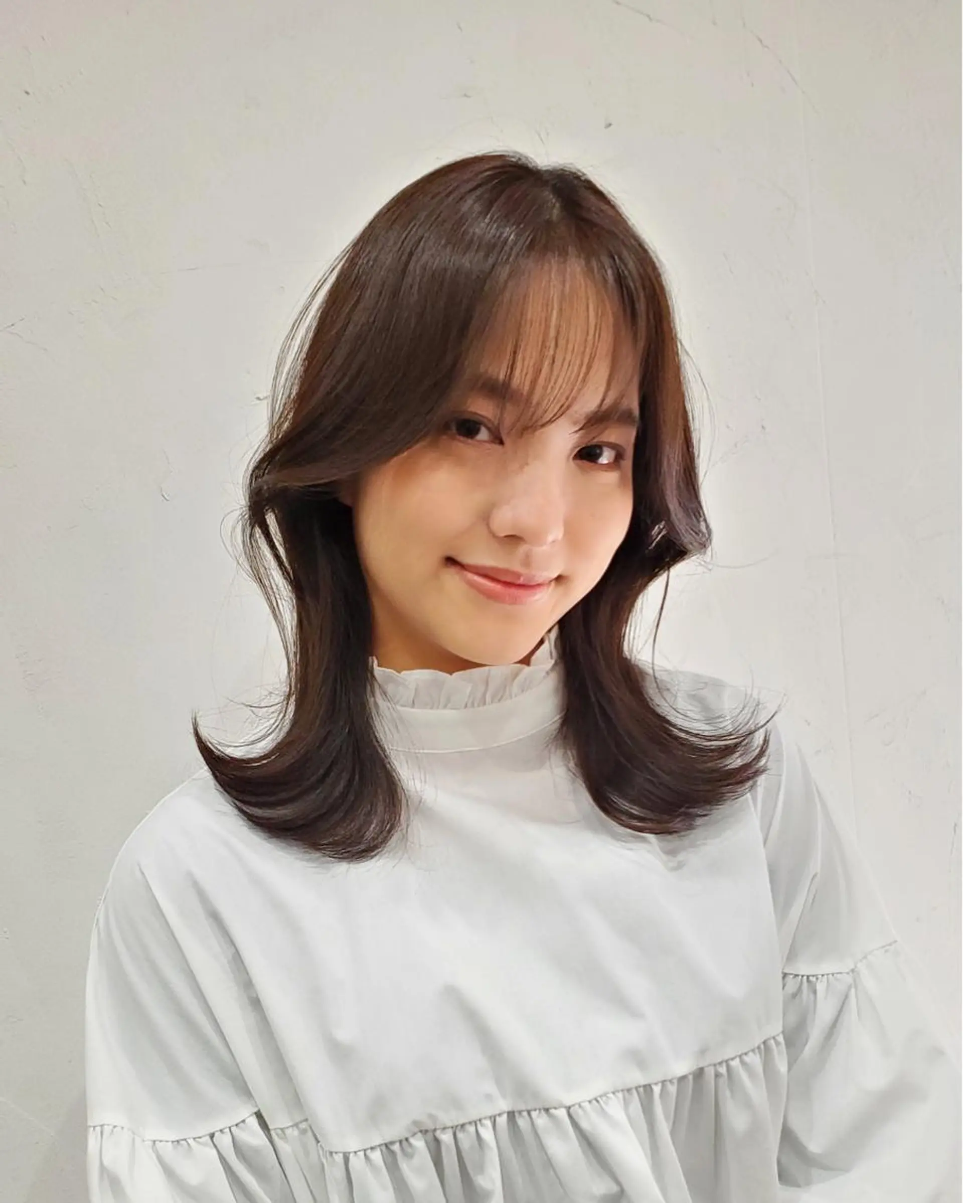 ミディアム カラー 切りっぱなしボブ ショートボブ ミディアムパーマ バレイヤージュ ベージュカラー カット ヘアカラー トリートメント 韓国ヘア レイヤー くびれヘアMATSUのヘアスタイル