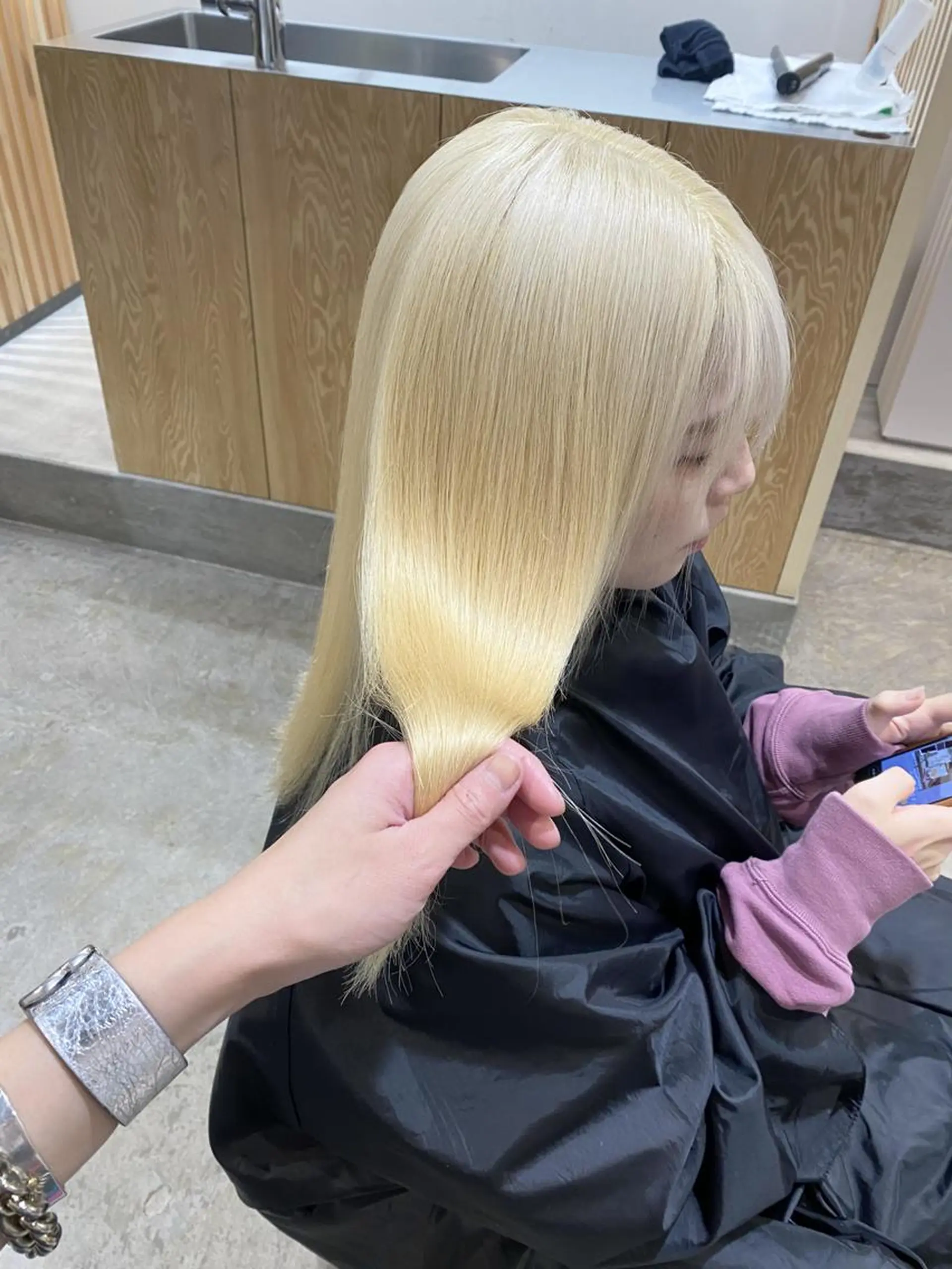 ミディアム サイレント美容師 アイリィのヘアスタイル