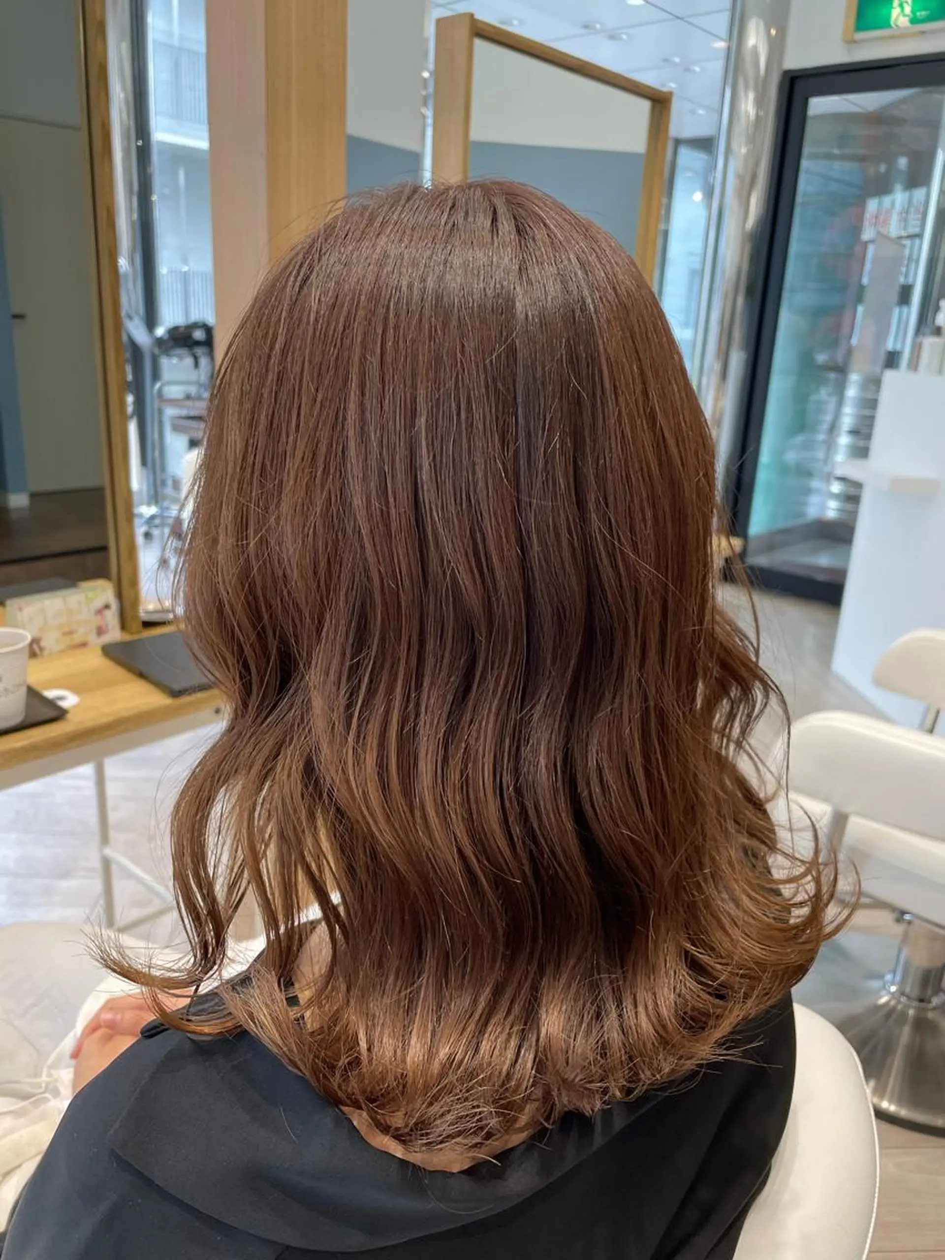 セミロング カット ヘアカラー トリートメント 亀山 由里菜のヘアスタイル