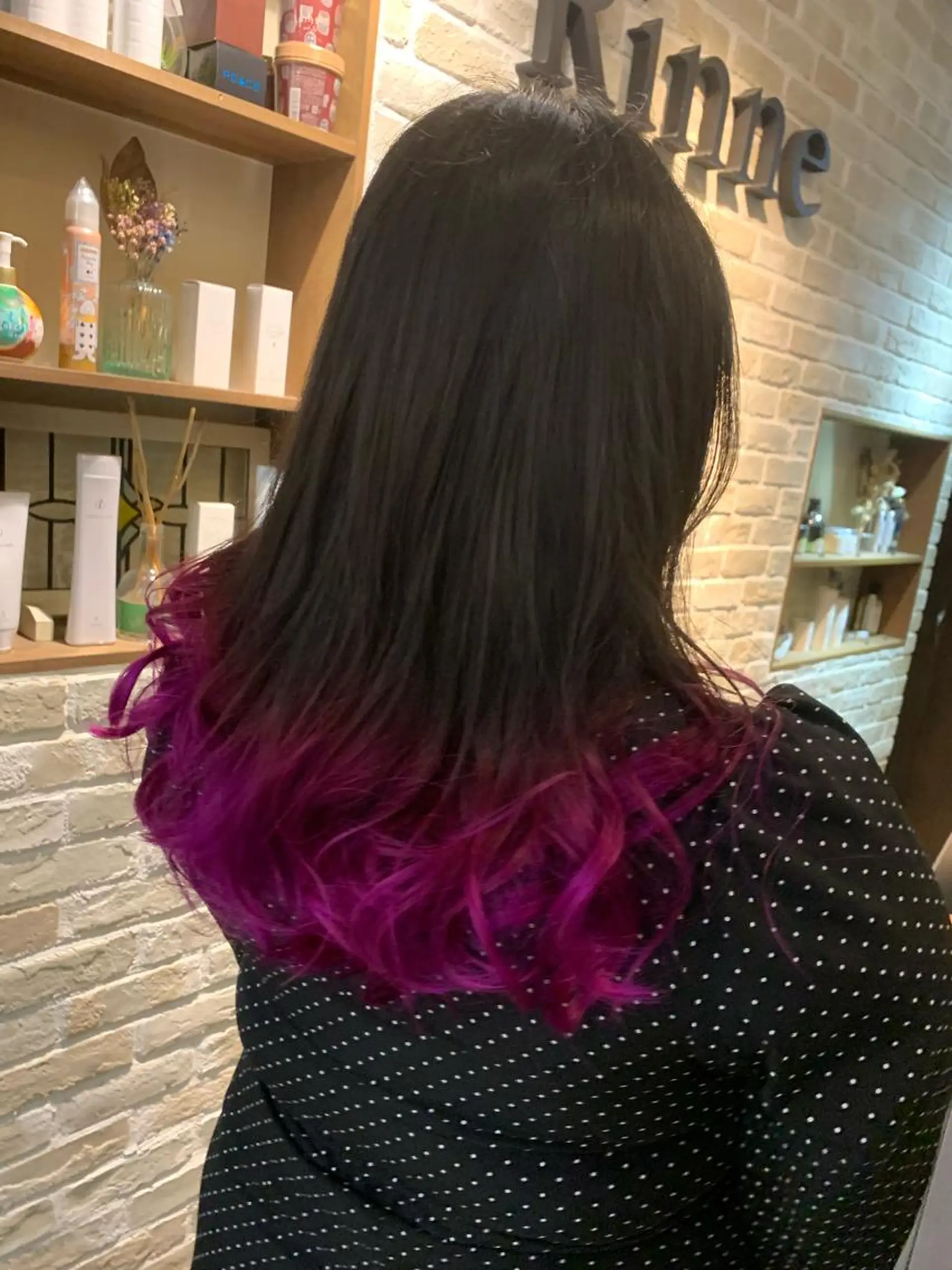 セミロング パープルカラー カット ヘアカラー リンネ 甲東園のヘアスタイル