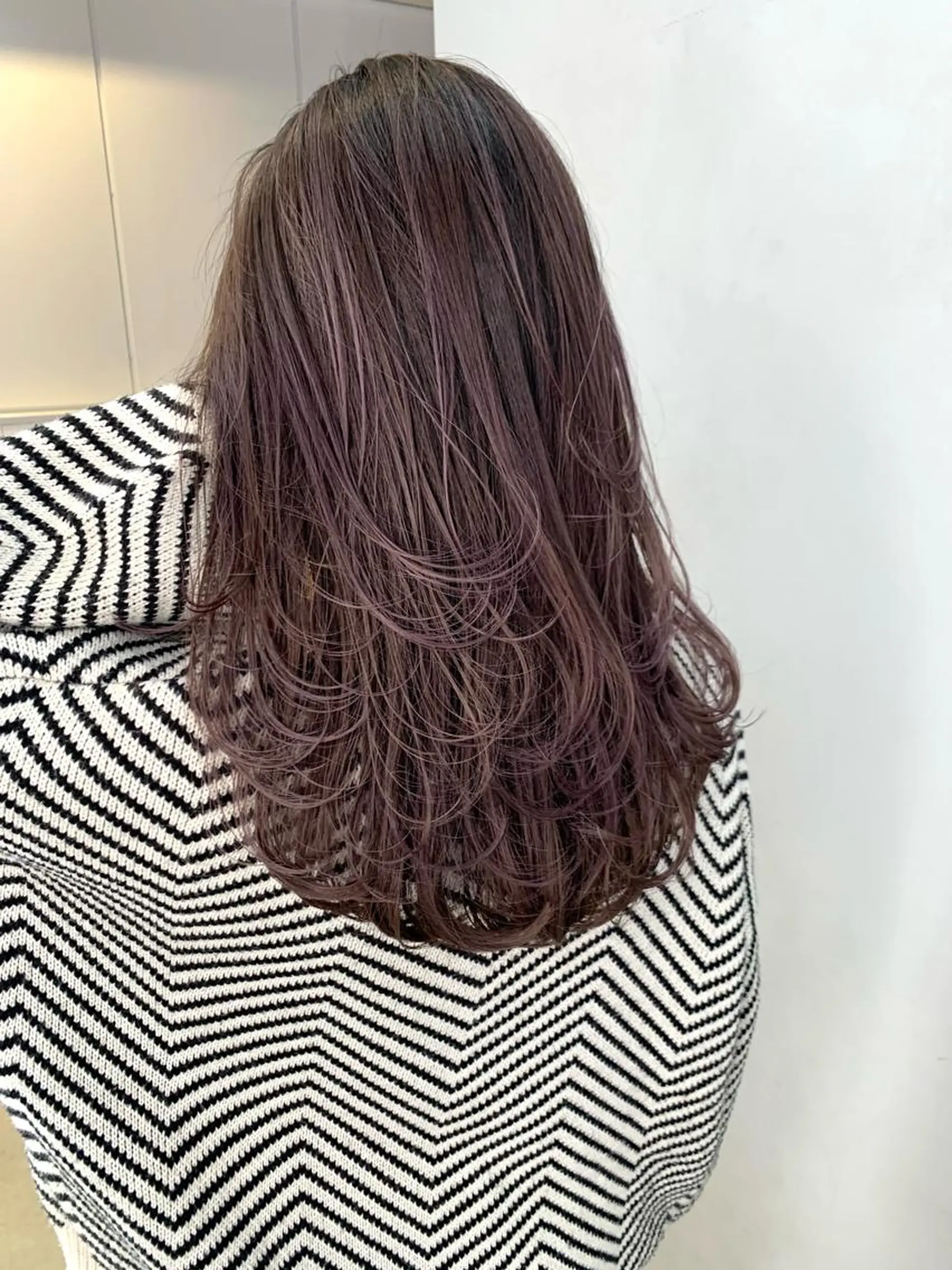 ミディアム カラー ブリーチ グレージュ ラベンダーカラー ラベンダーグレージュ ラベンダーグレー 大人上品特化 レイヤー🇺🇸山村のヘアスタイル