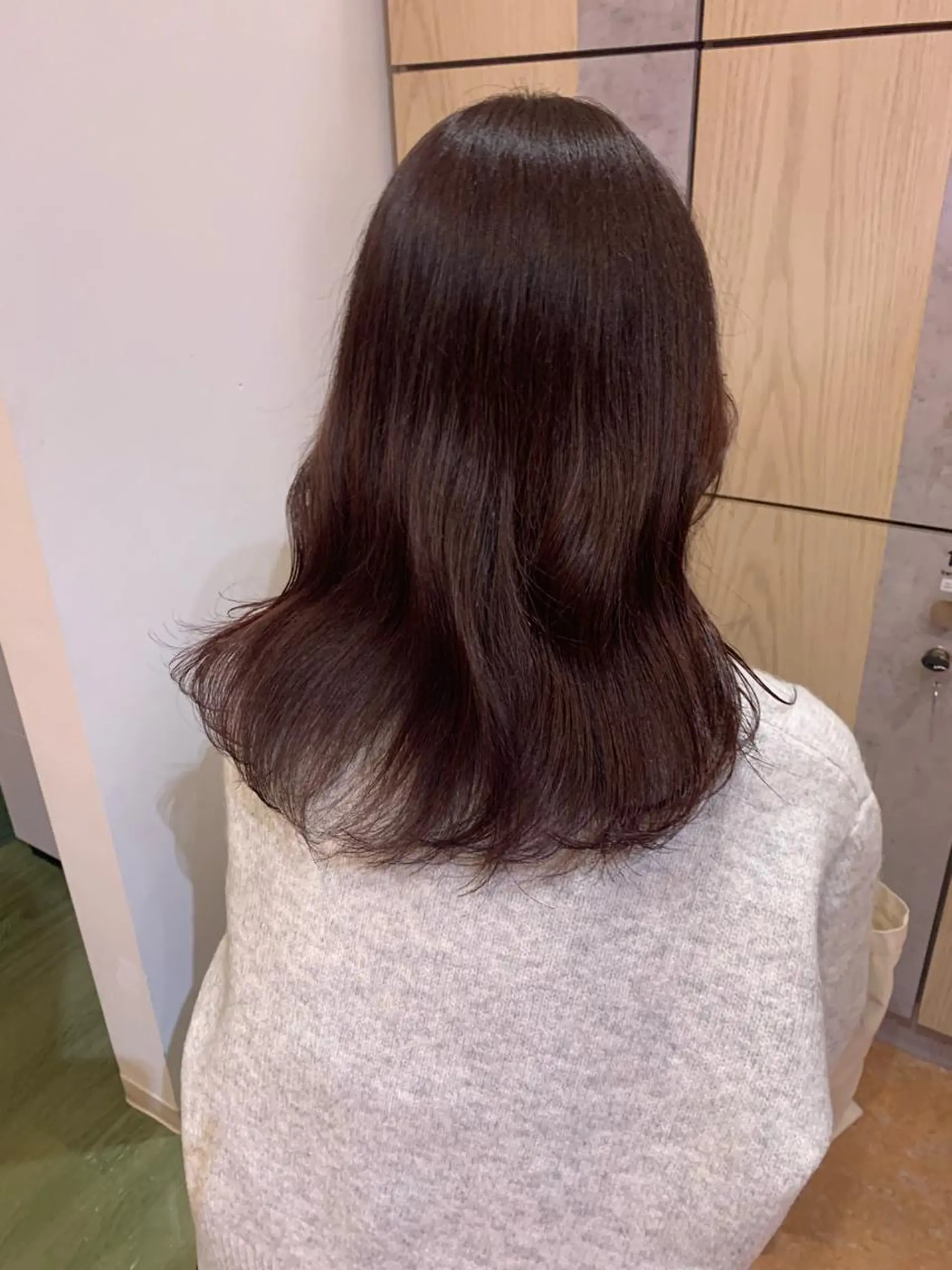 ロング カラー カット ヘアカラー SAKINO． ベージュカラーのヘアスタイル