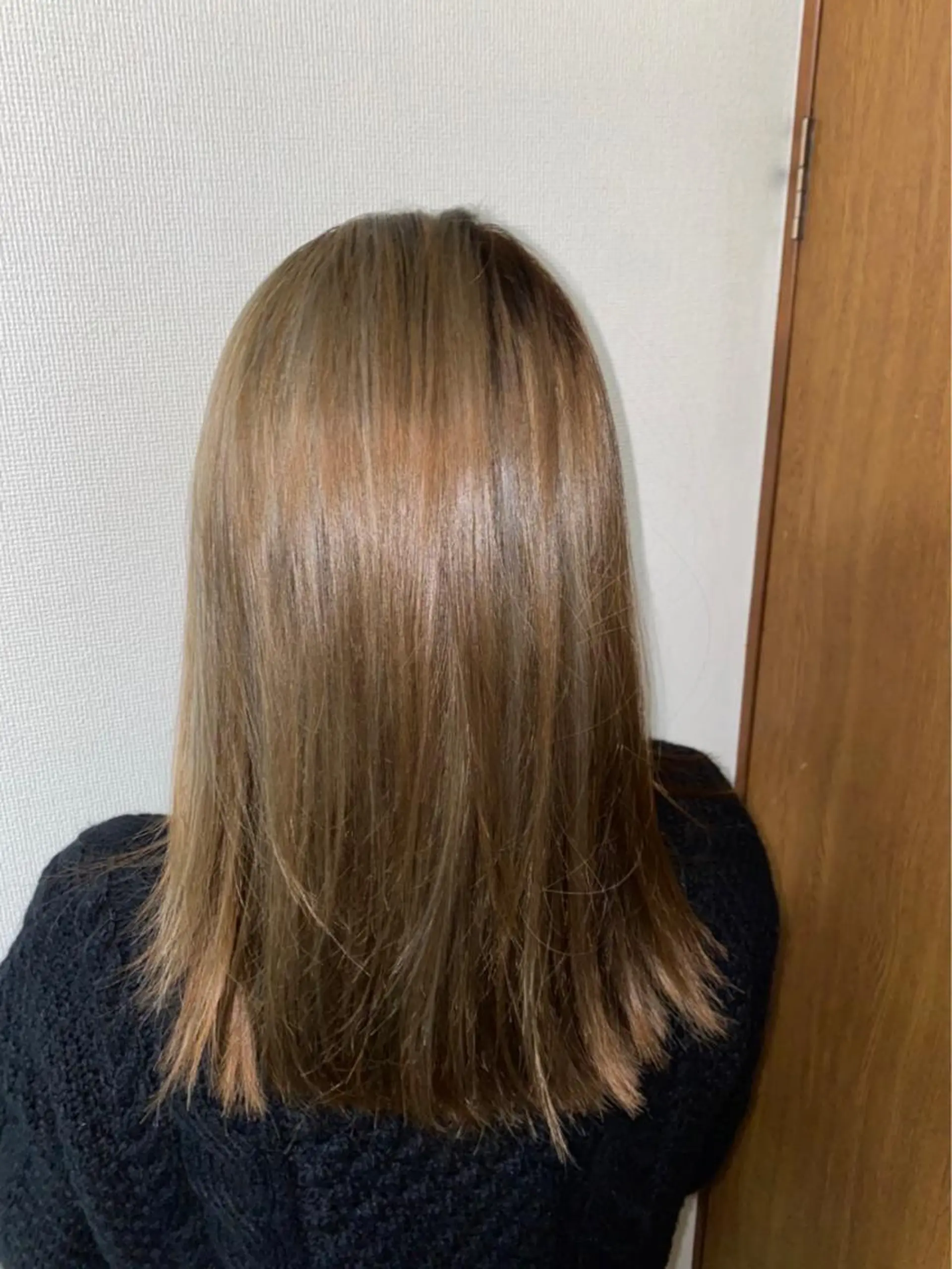 セミロング カラー ハイライトカラー ハイトーンカラー ハイライト トリートメント デザインカラー🏝️ 須賀汐音のヘアスタイル